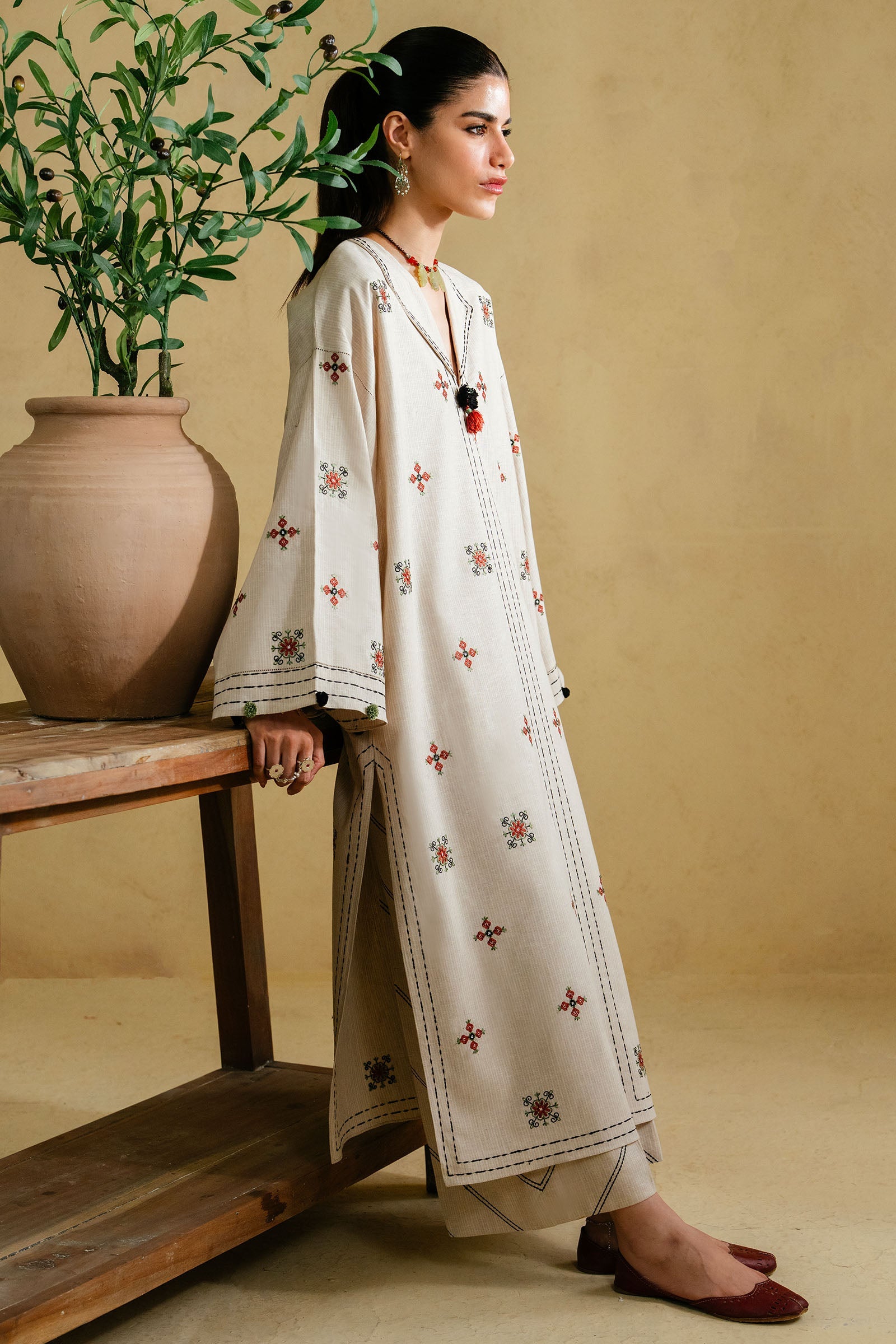 https://cdn.shopify.com/s/files/1/1678/4755/files/01_0038_24_8aed191a-e1ab-4bbb-86d8-c5d6a7483a66.jpg?v=1756900361