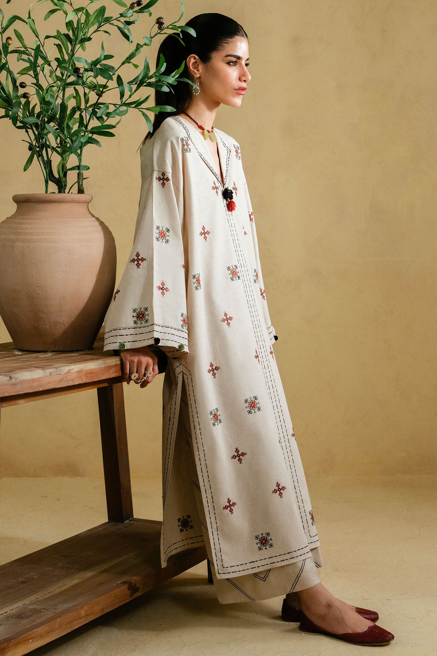 https://cdn.shopify.com/s/files/1/1678/4755/files/01_0038_24_8aed191a-e1ab-4bbb-86d8-c5d6a7483a66.jpg?v=1756900361
