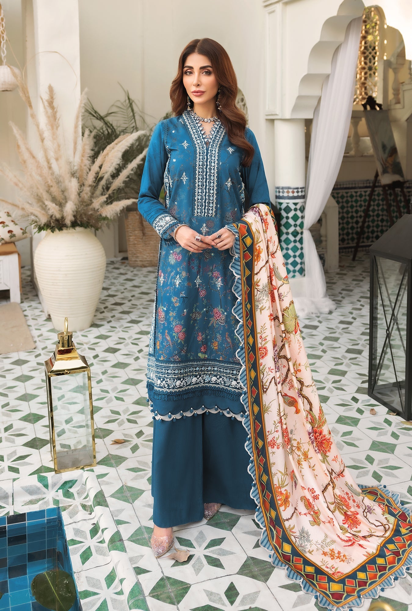NOOR-EMBPRNTSHWL22-D7-A-LAUREL