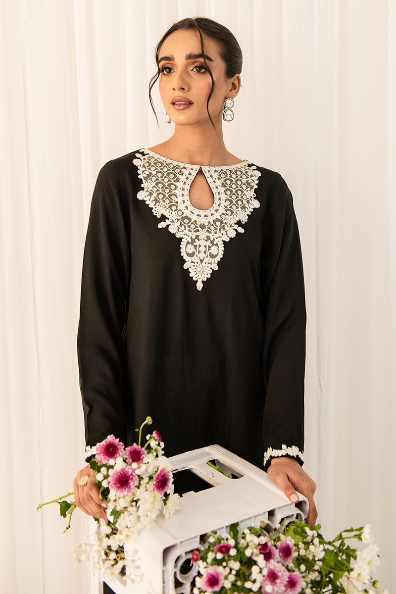 https://cdn.shopify.com/s/files/1/0178/4492/8612/files/0223RTWEMLBAS0107_5.jpg?v=1694692806