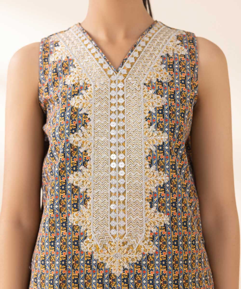 3 Piece - Embroidered Light Khaddar Suit