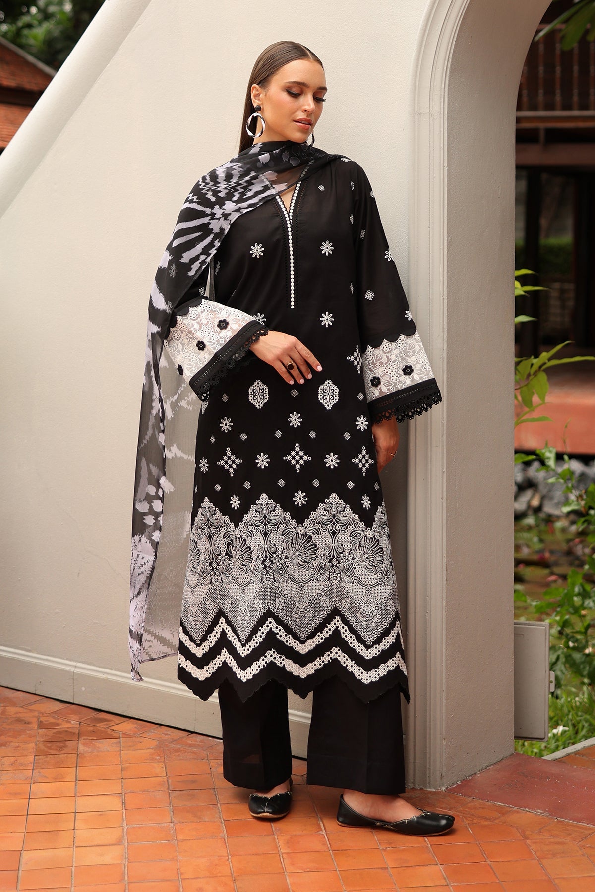 EMBROIDERED LAWN UF-4192