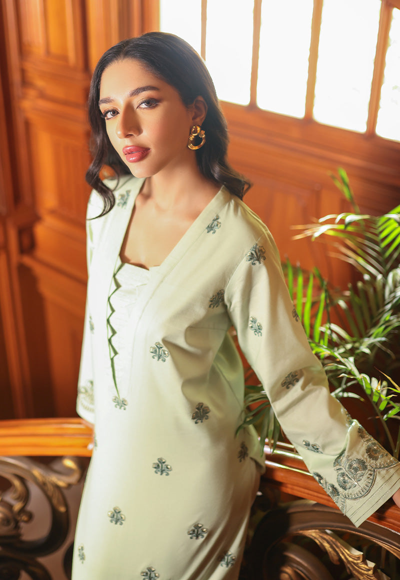 AJP-03 EMBROIDERED CAMBRIC 2 PCS