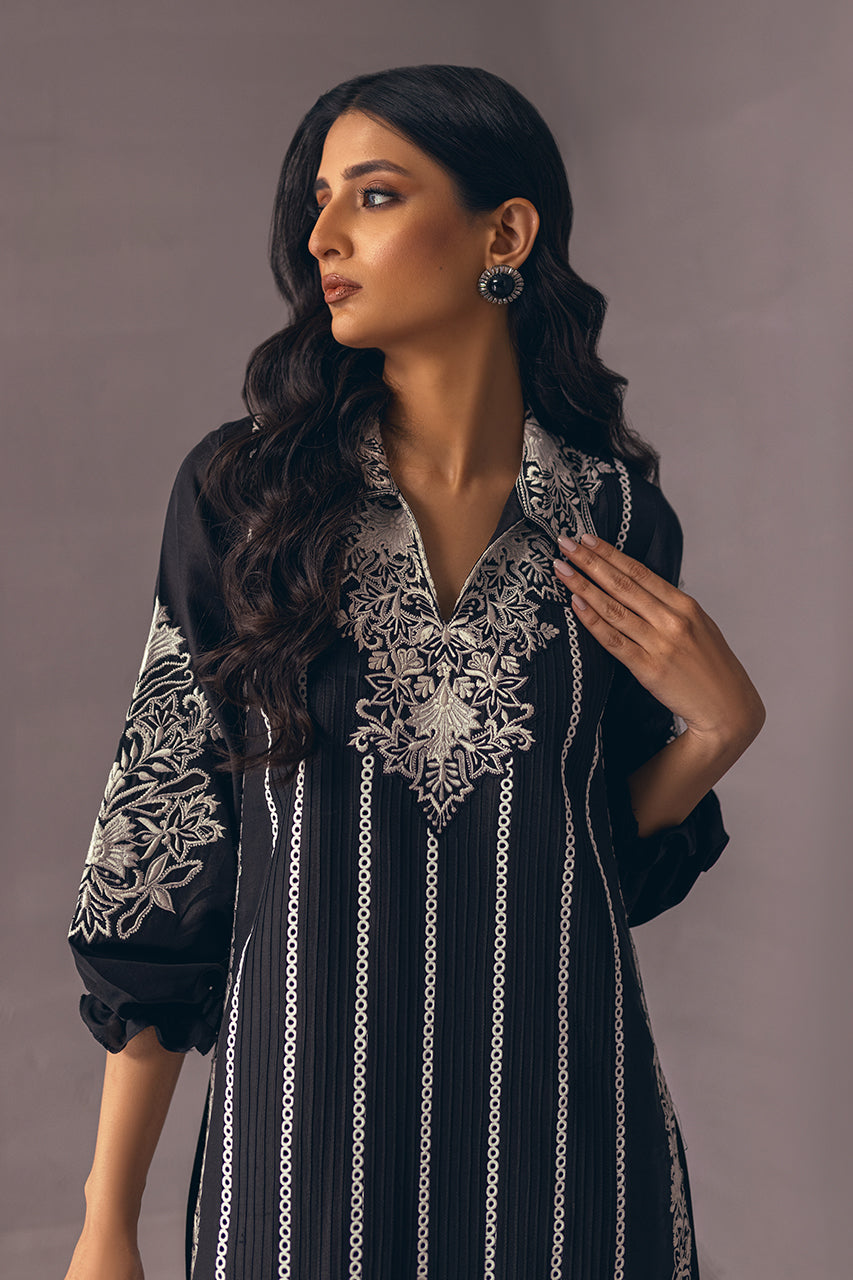https://cdn.shopify.com/s/files/1/0612/6423/2692/products/032A5609.jpg?v=1752497023