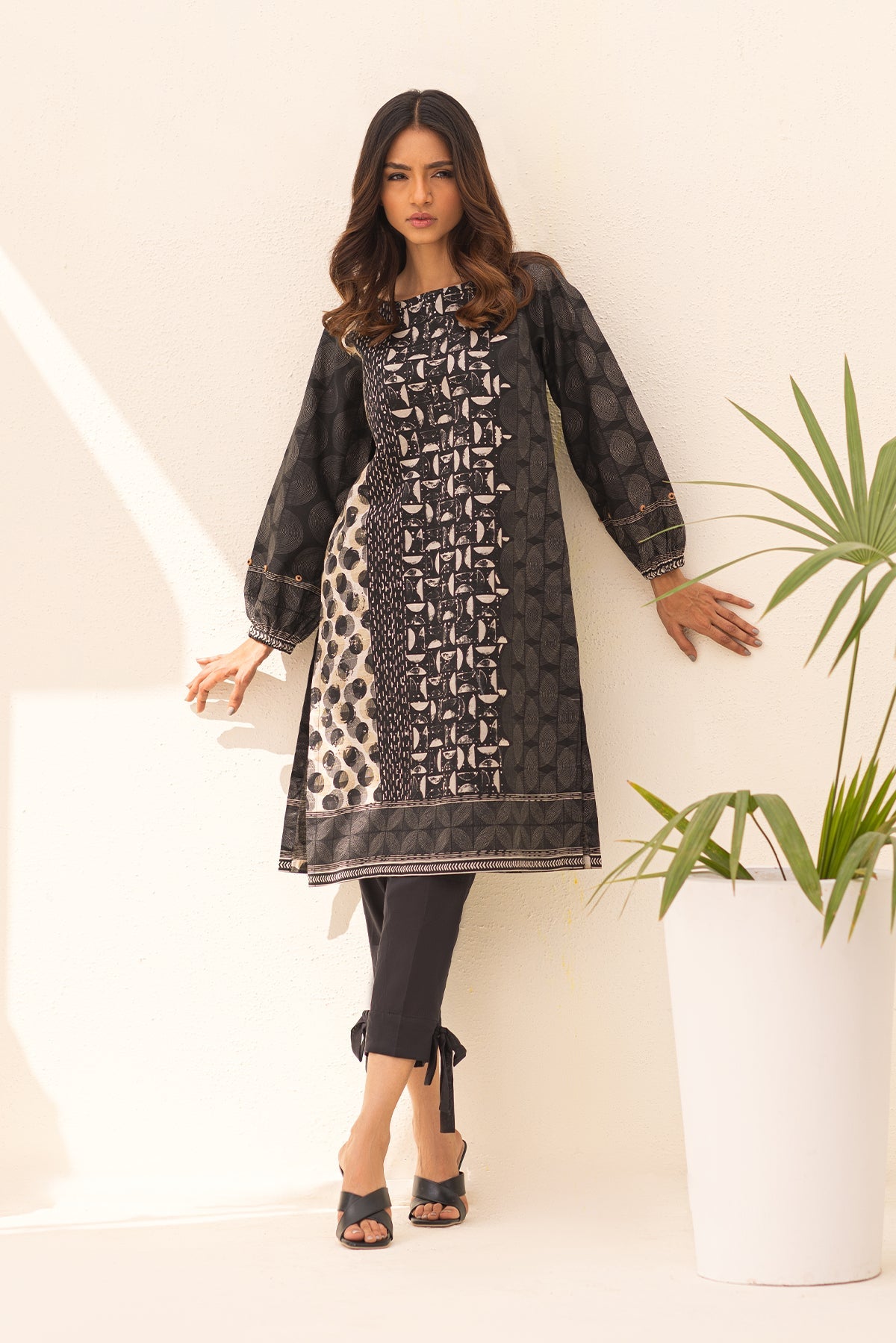 https://cdn.shopify.com/s/files/1/0704/5916/2937/products/032A8370.jpg?v=1752140920