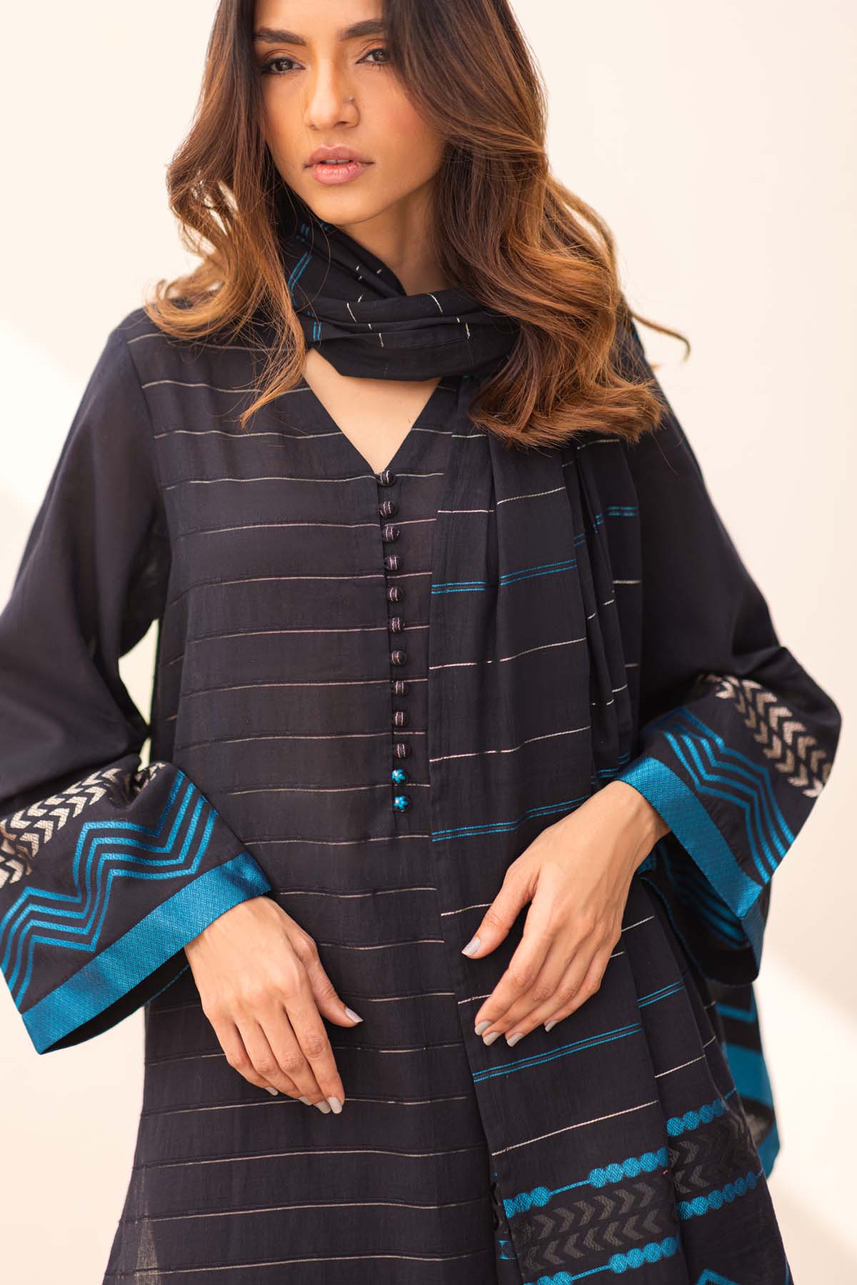 https://cdn.shopify.com/s/files/1/0704/5916/2937/files/032A8874.jpg?v=1752140806