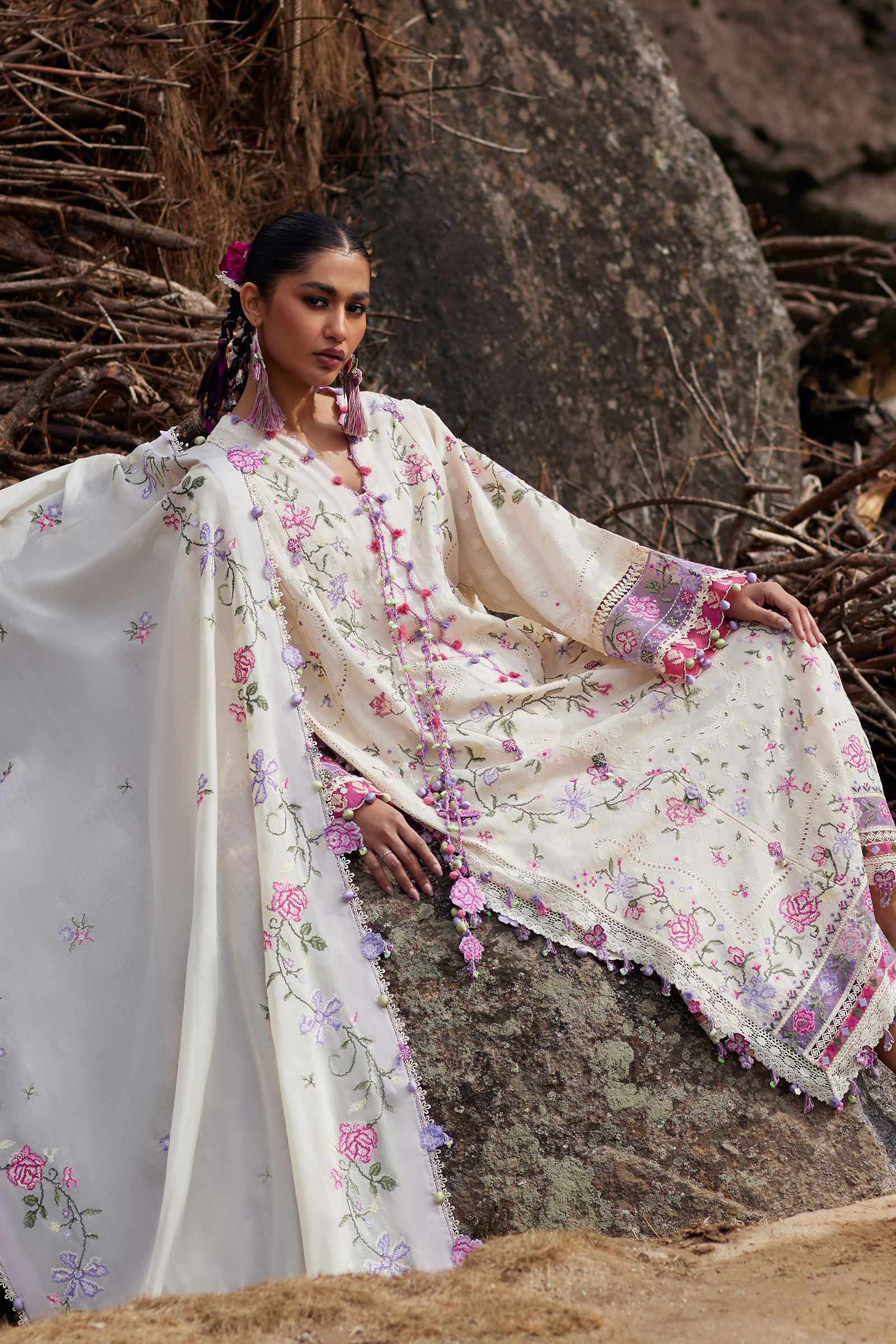 3 Piece - Embroidered Zari Lawn Suit