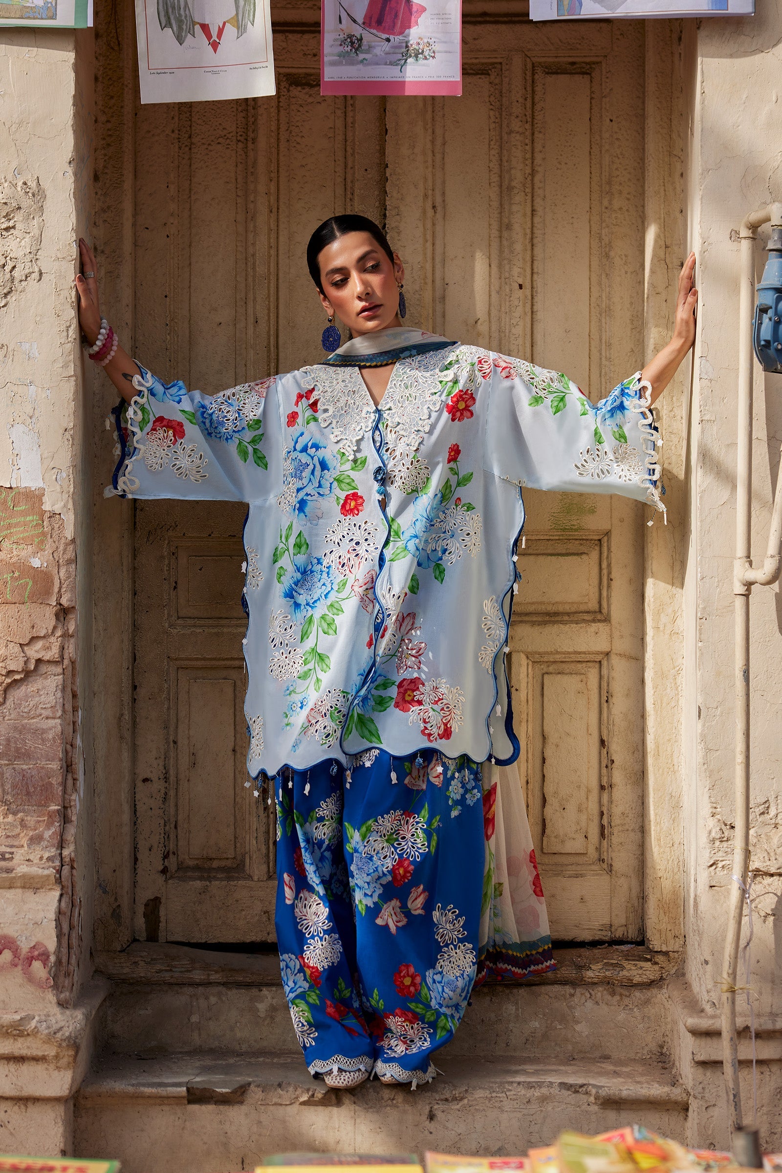 3 Piece - Embroidered Zari Lawn Suit