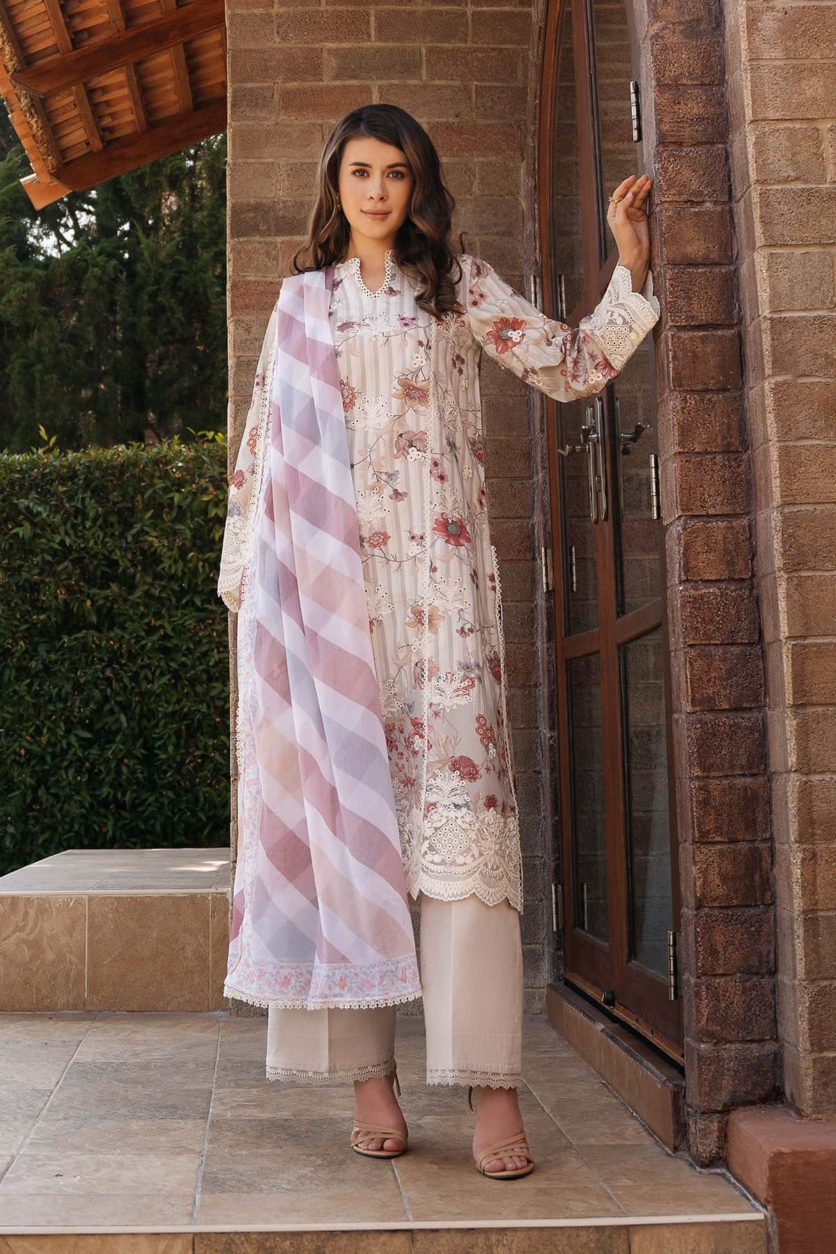 https://cdn.shopify.com/s/files/1/0052/2030/2897/files/04_f06bb5f5-82d3-4996-86f4-61a32771d74e.jpg?v=1755197550