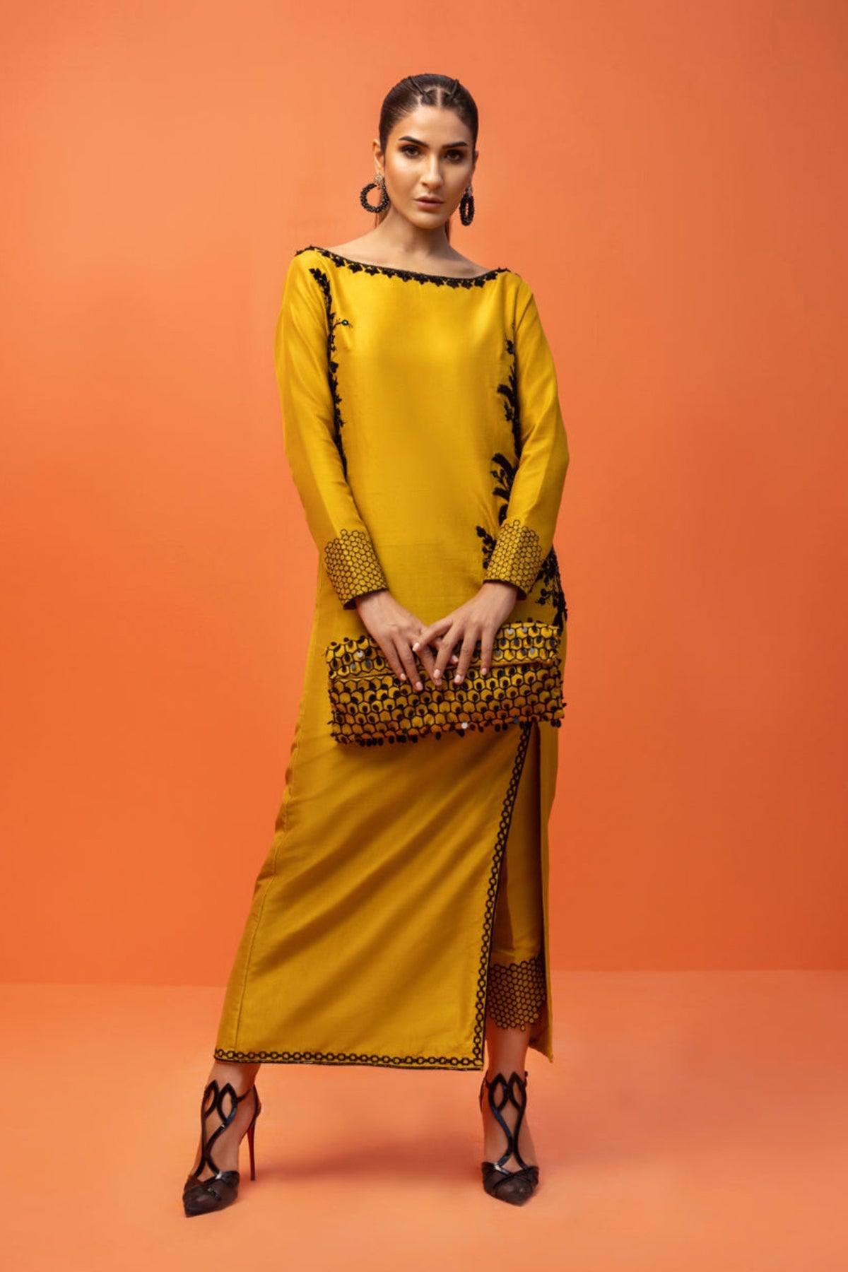 EMBROIDERED LAWN USE-9274