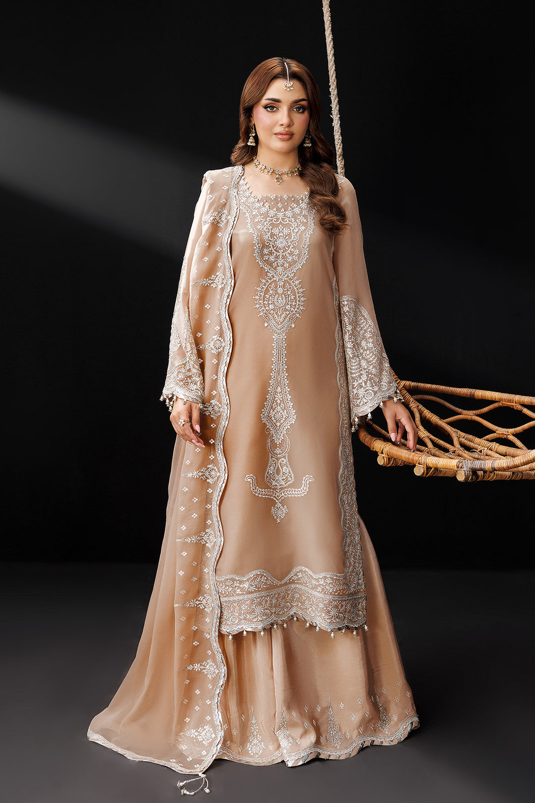 Alizeh – Gilded Lace Style