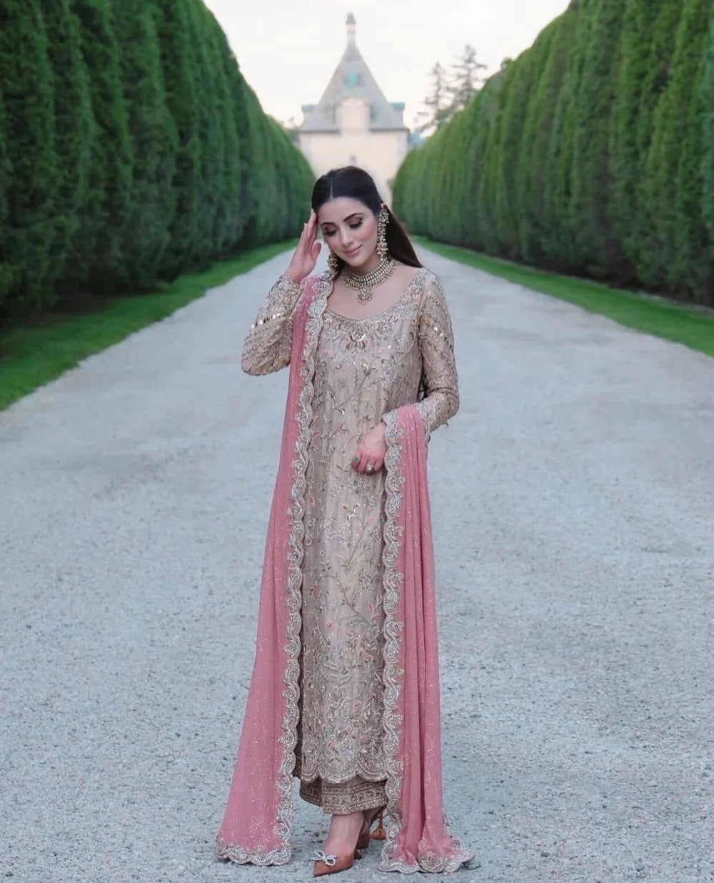 Shazia Kiyani – Champagne & Peach Style