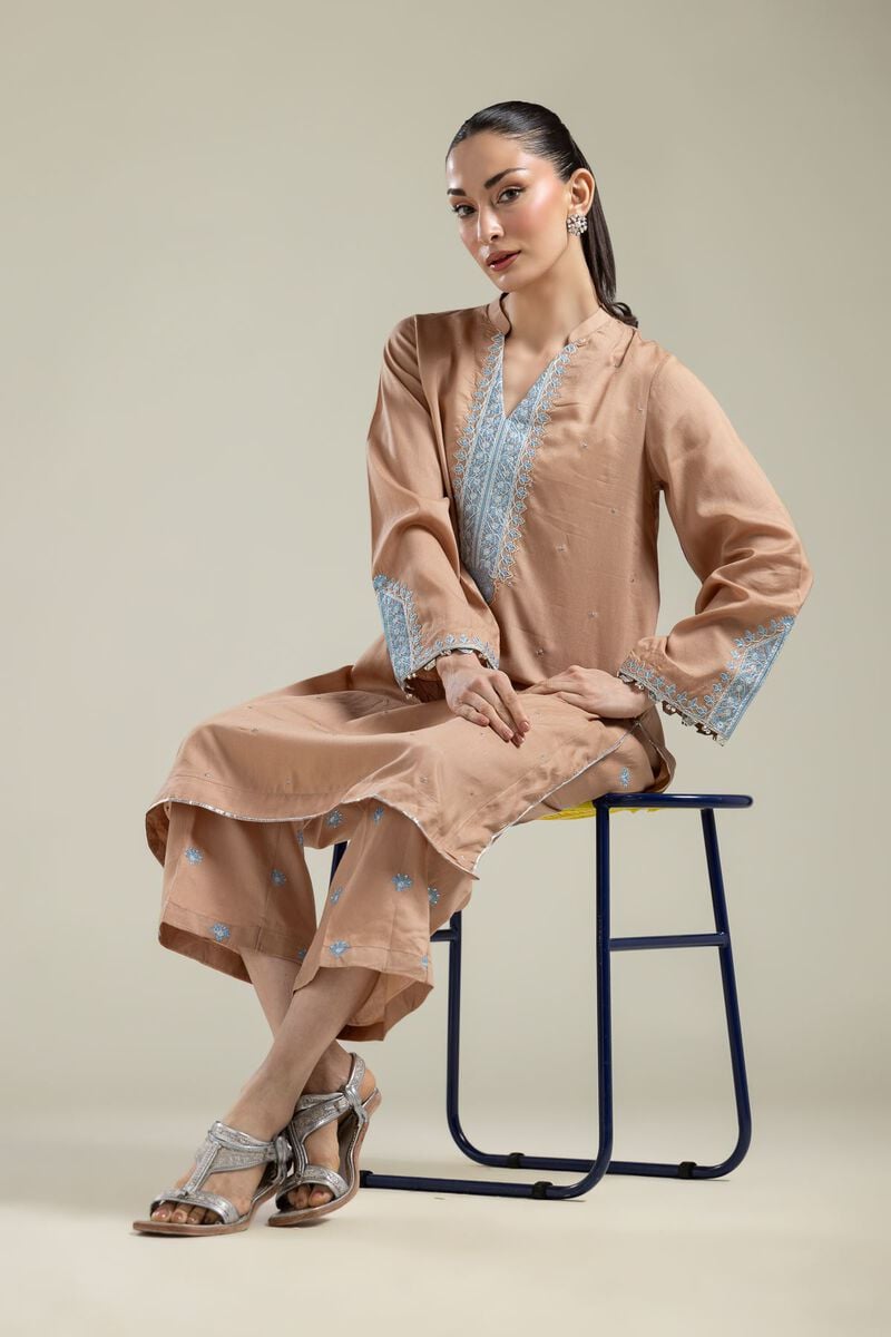 Embroidered V-Neck Kurta