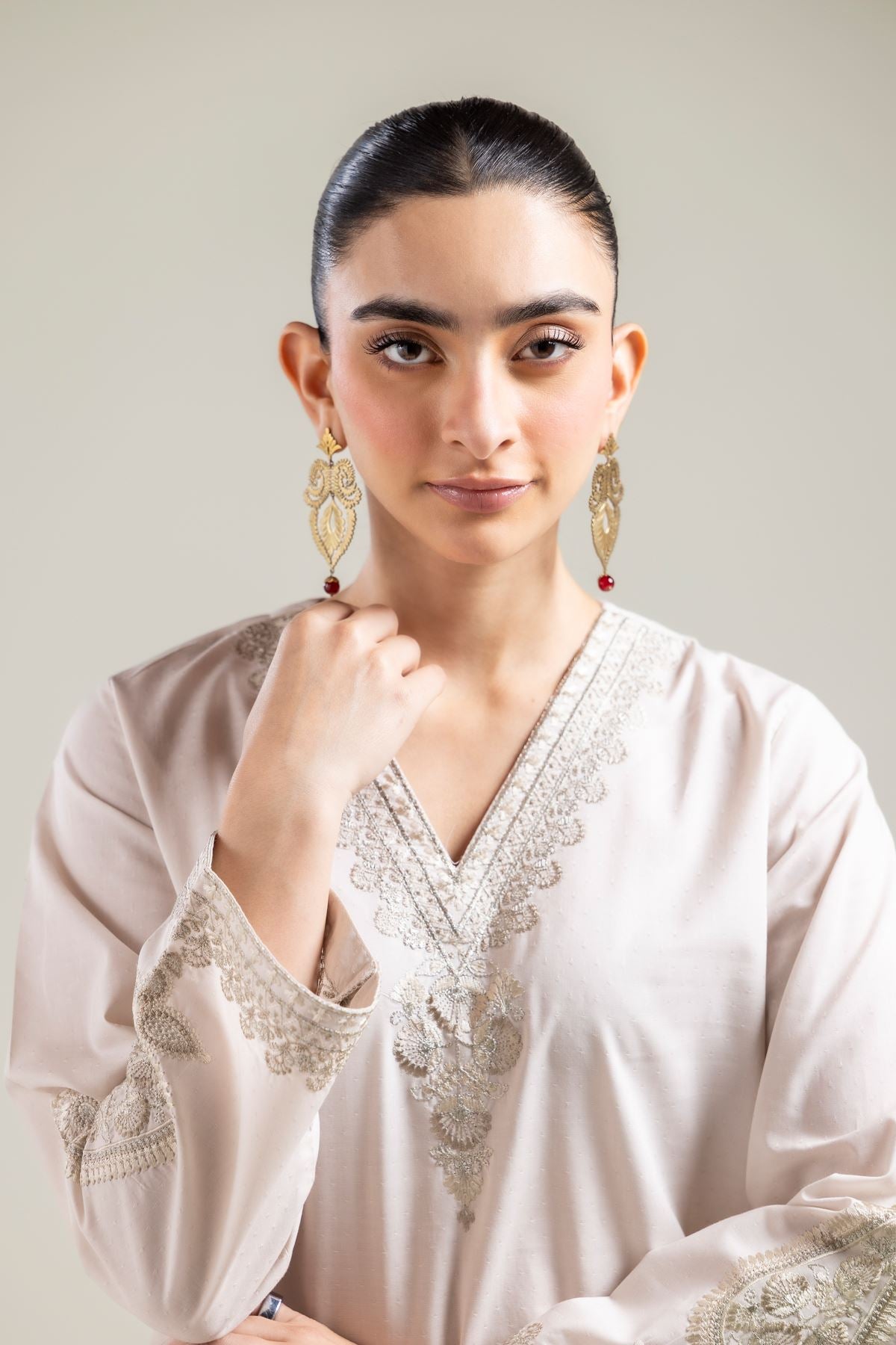 Off-white V-Neck Kurta