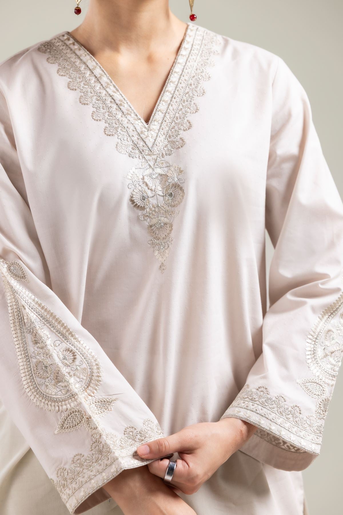 Off-white V-Neck Kurta