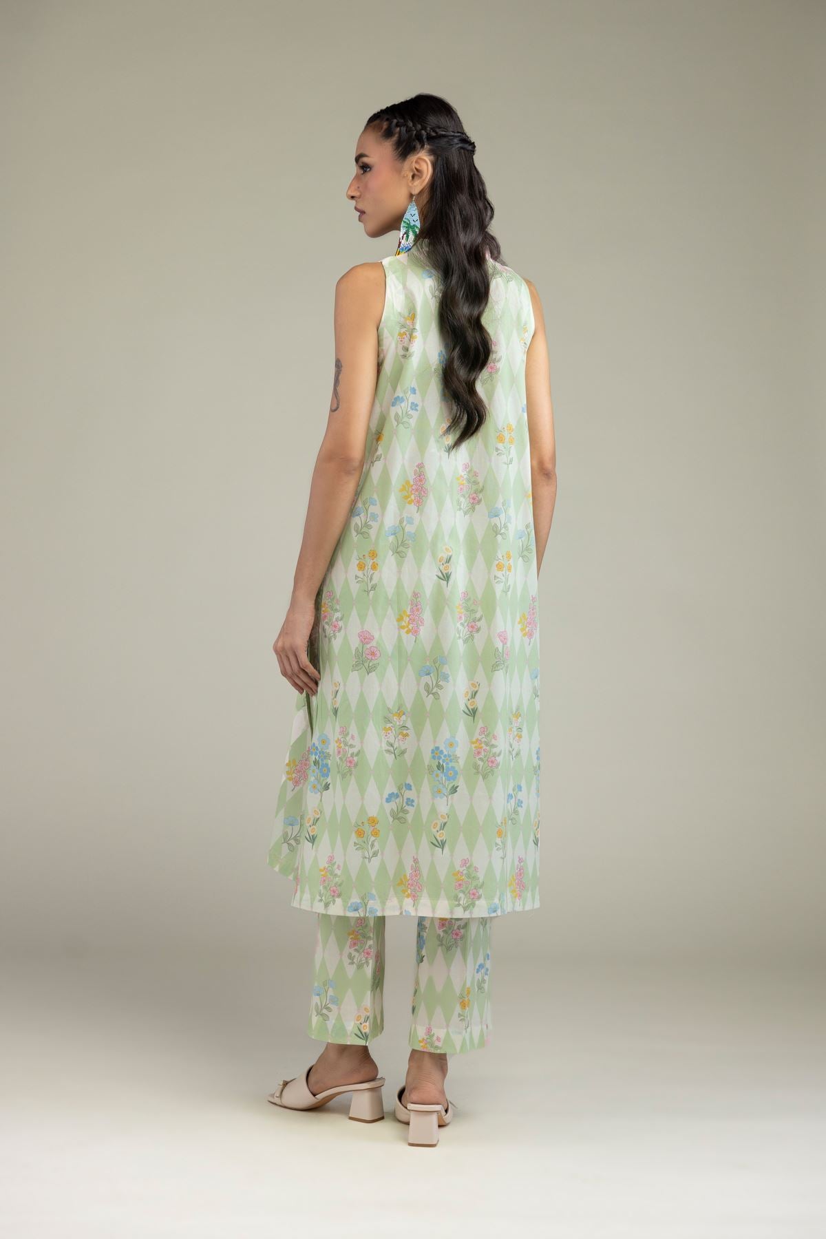 Sleeveless Floral Kurta