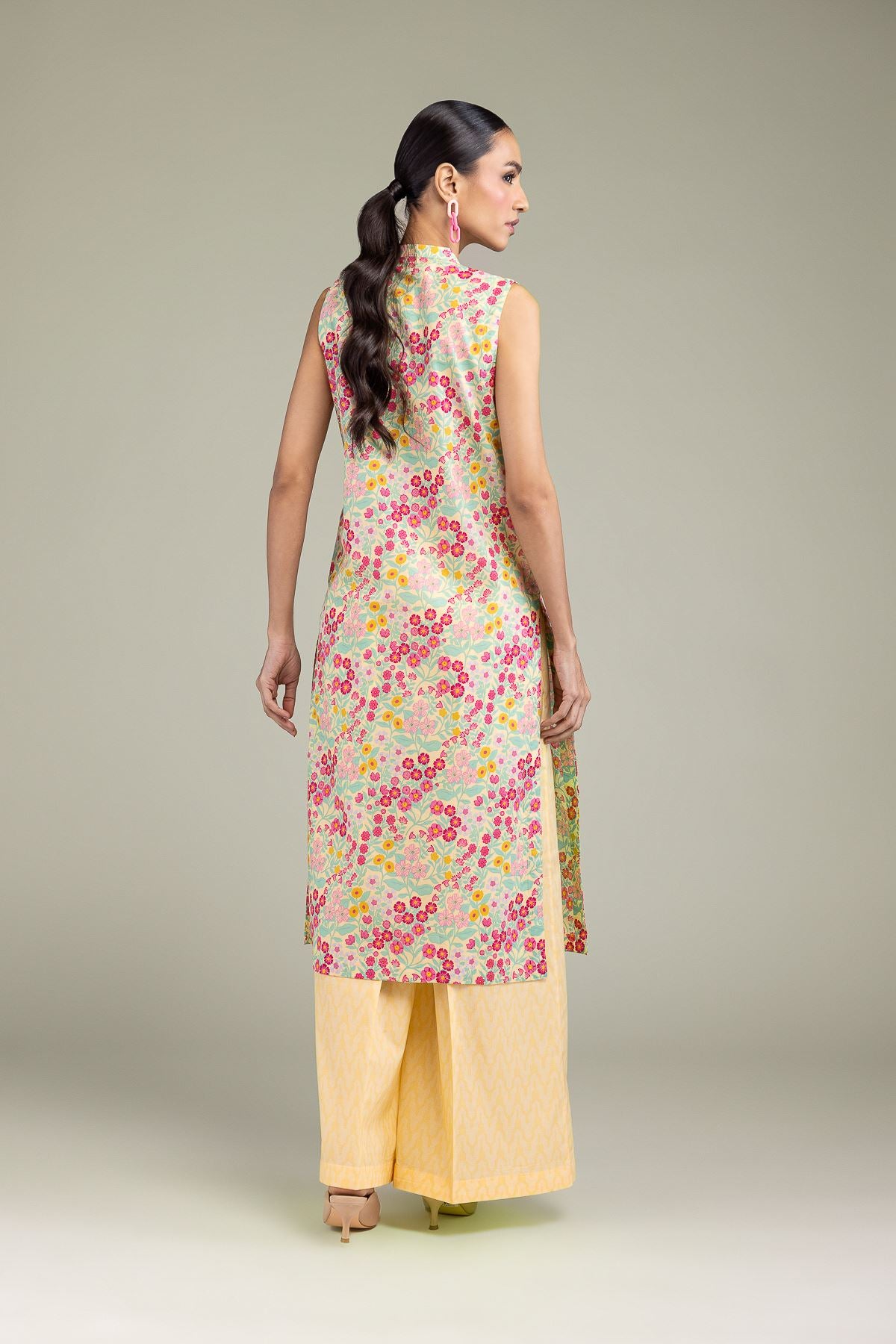 Long Sleeveless Kurta