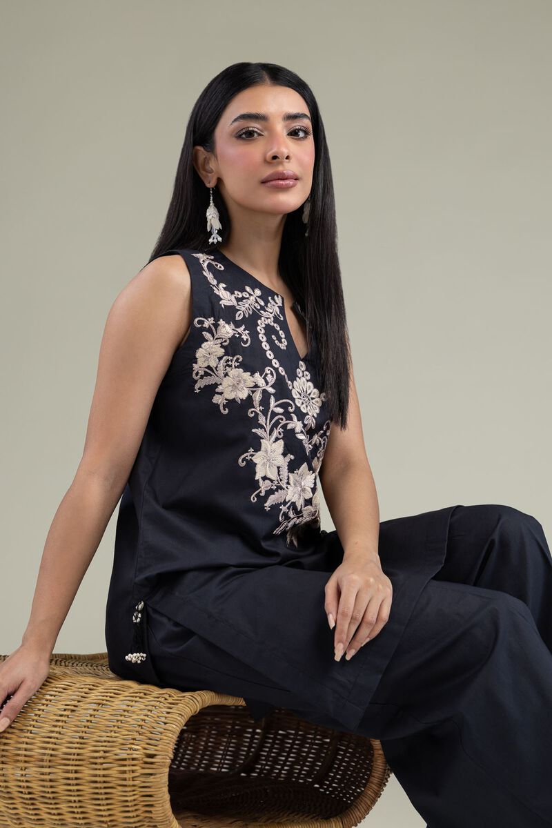 Floral Sleeveless Kurta