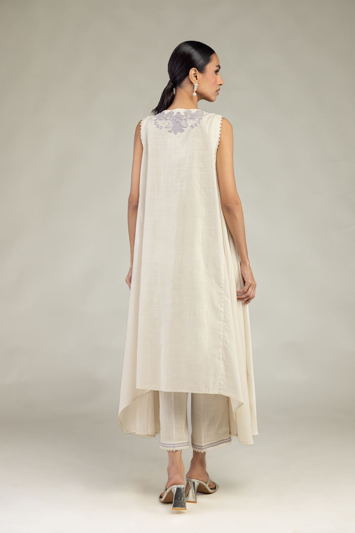 Floral Sleeveless Kurta