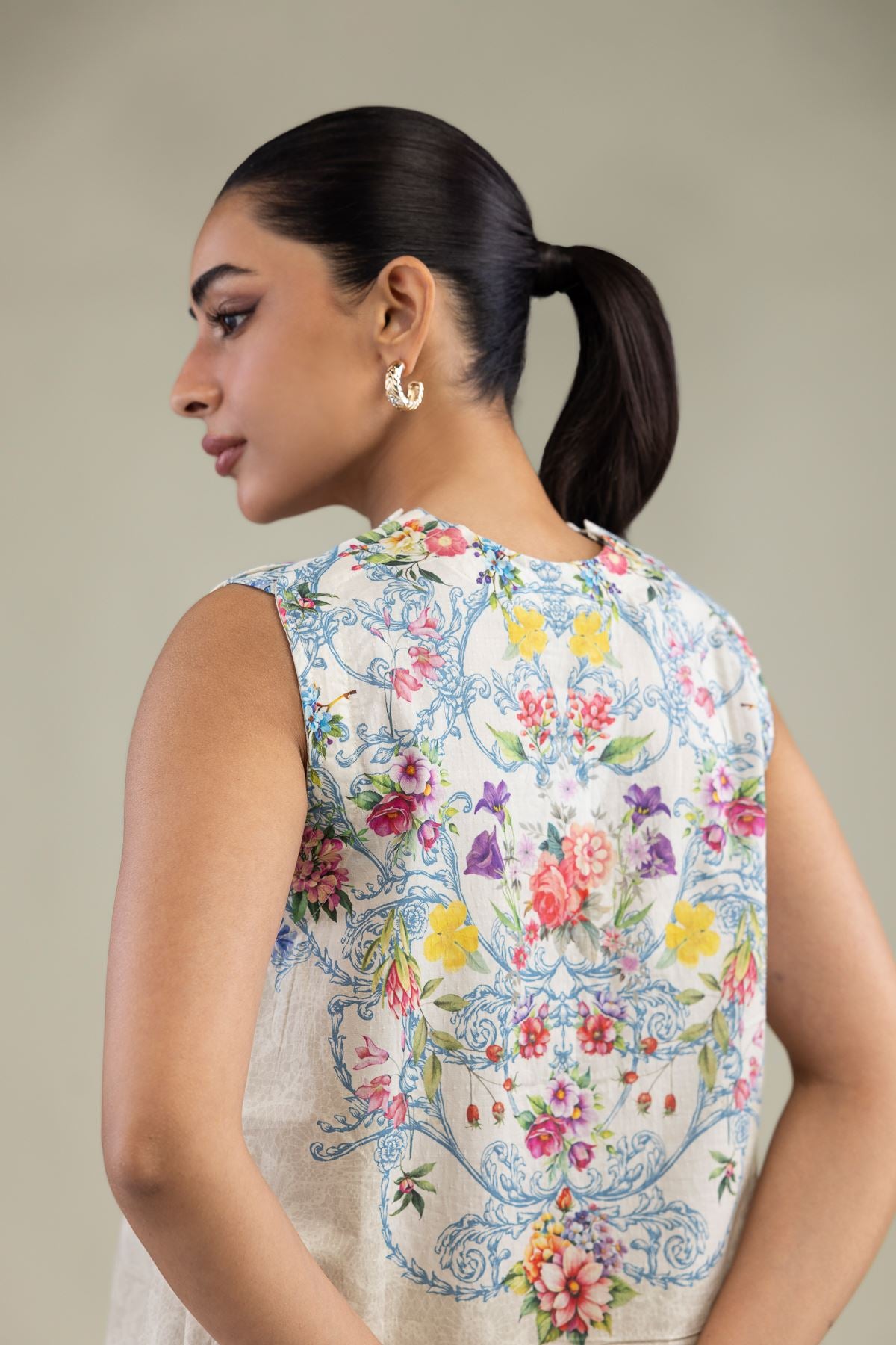 Sleeveless Floral Kurta