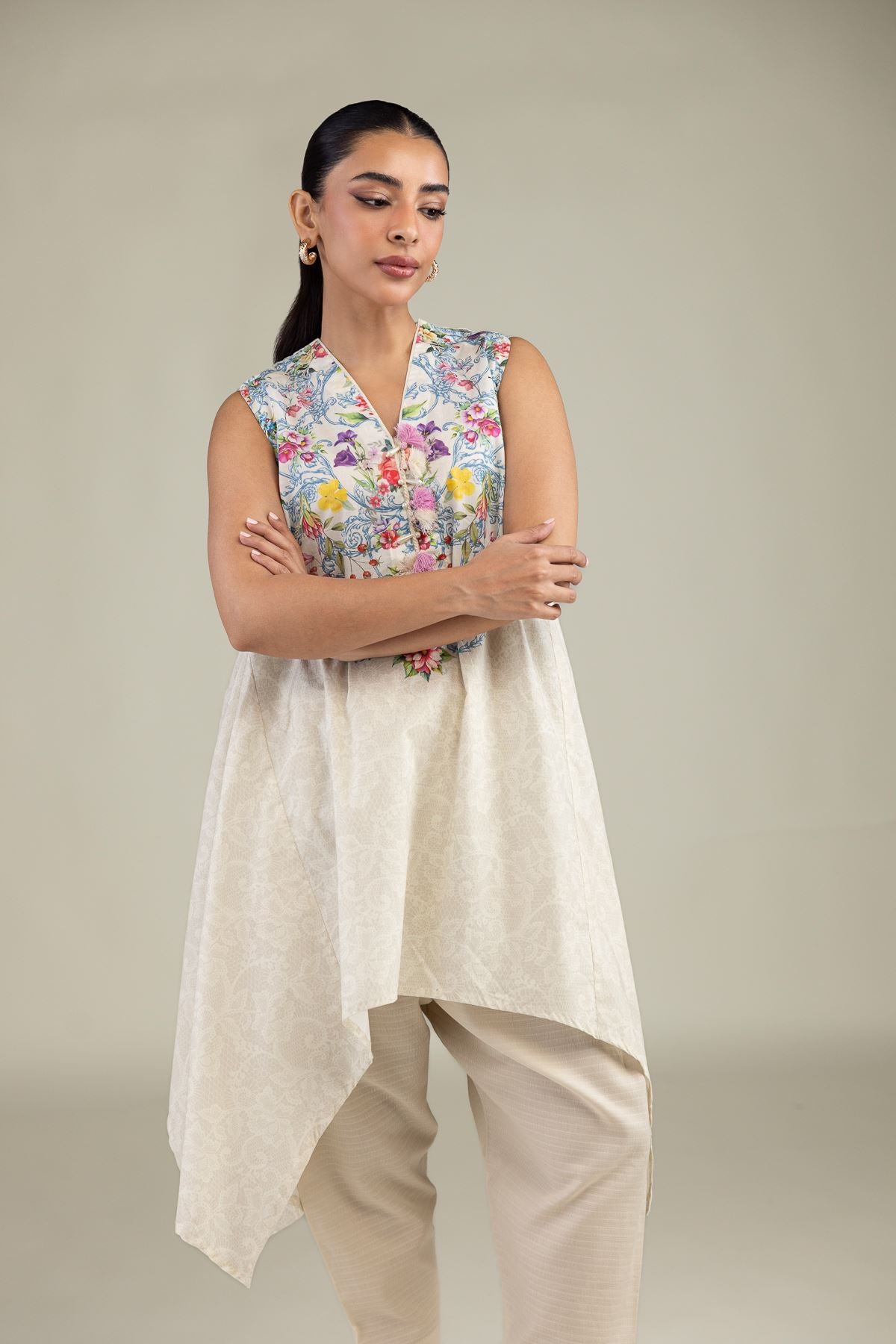 Sleeveless Floral Kurta