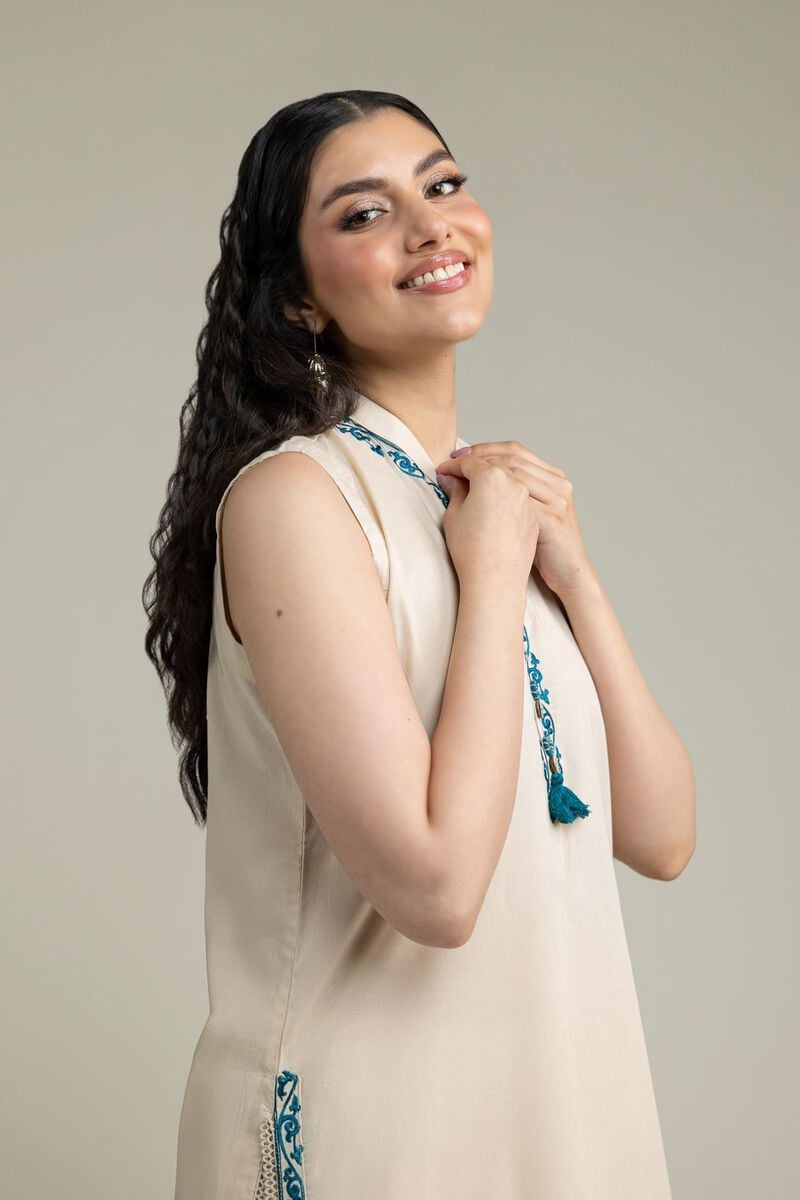 Floral Sleeveless Kurta