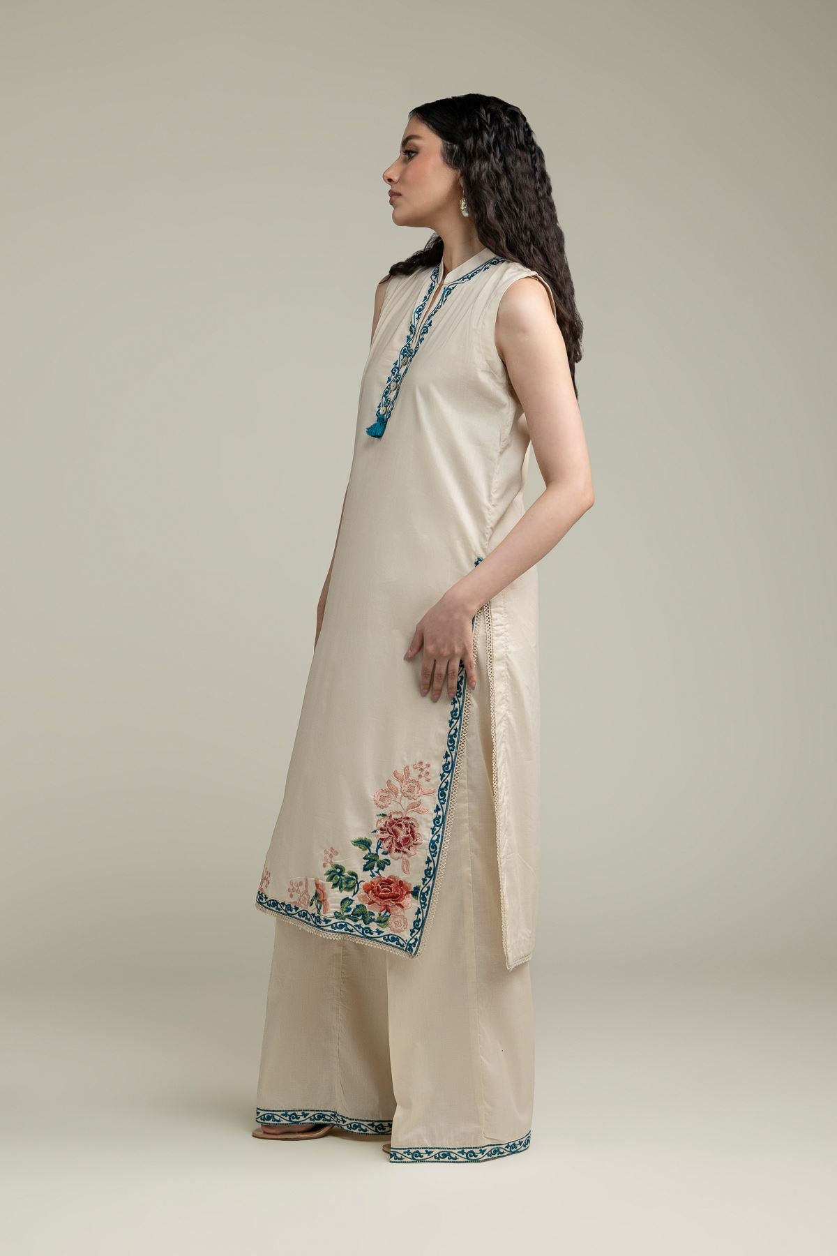 Floral Sleeveless Kurta