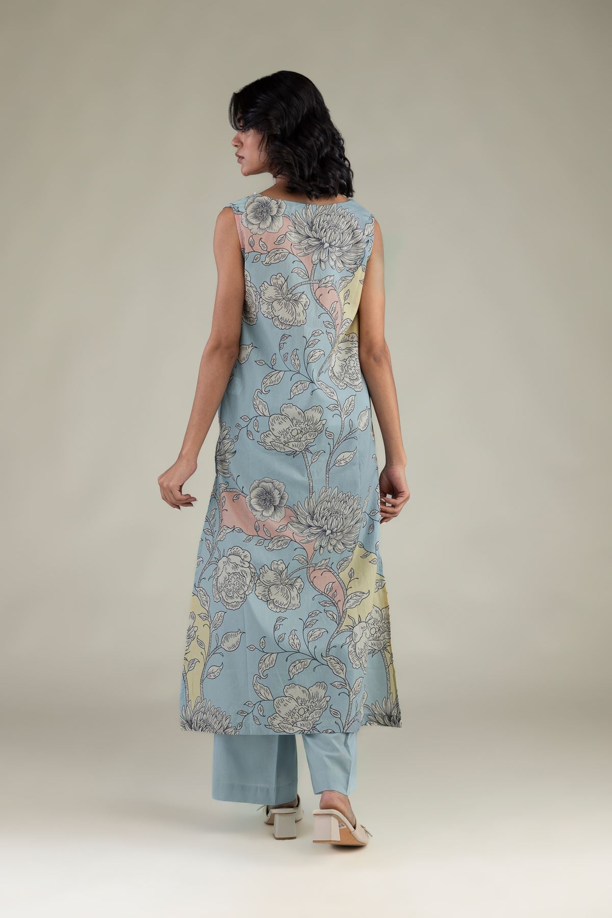 Floral Sleeveless Kurta