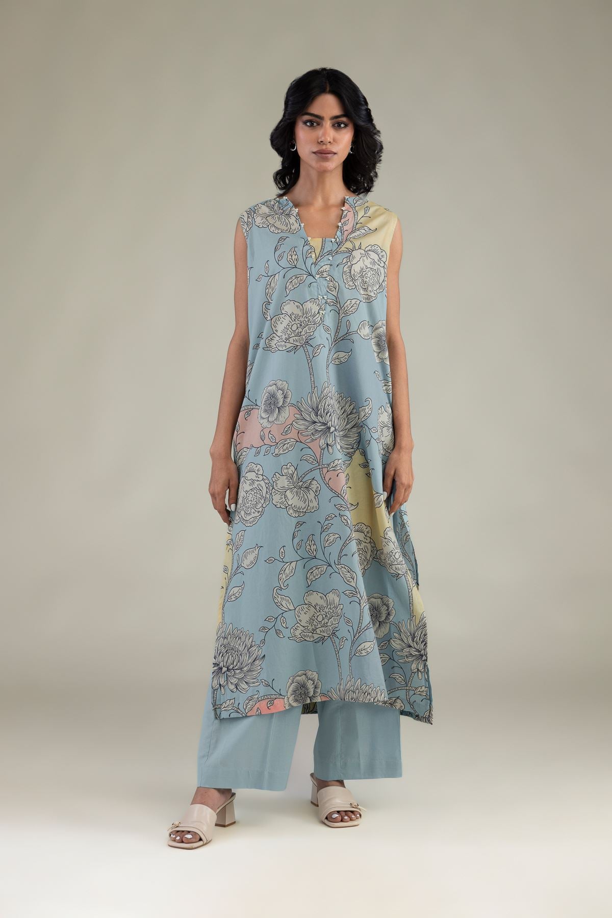 Floral Sleeveless Kurta