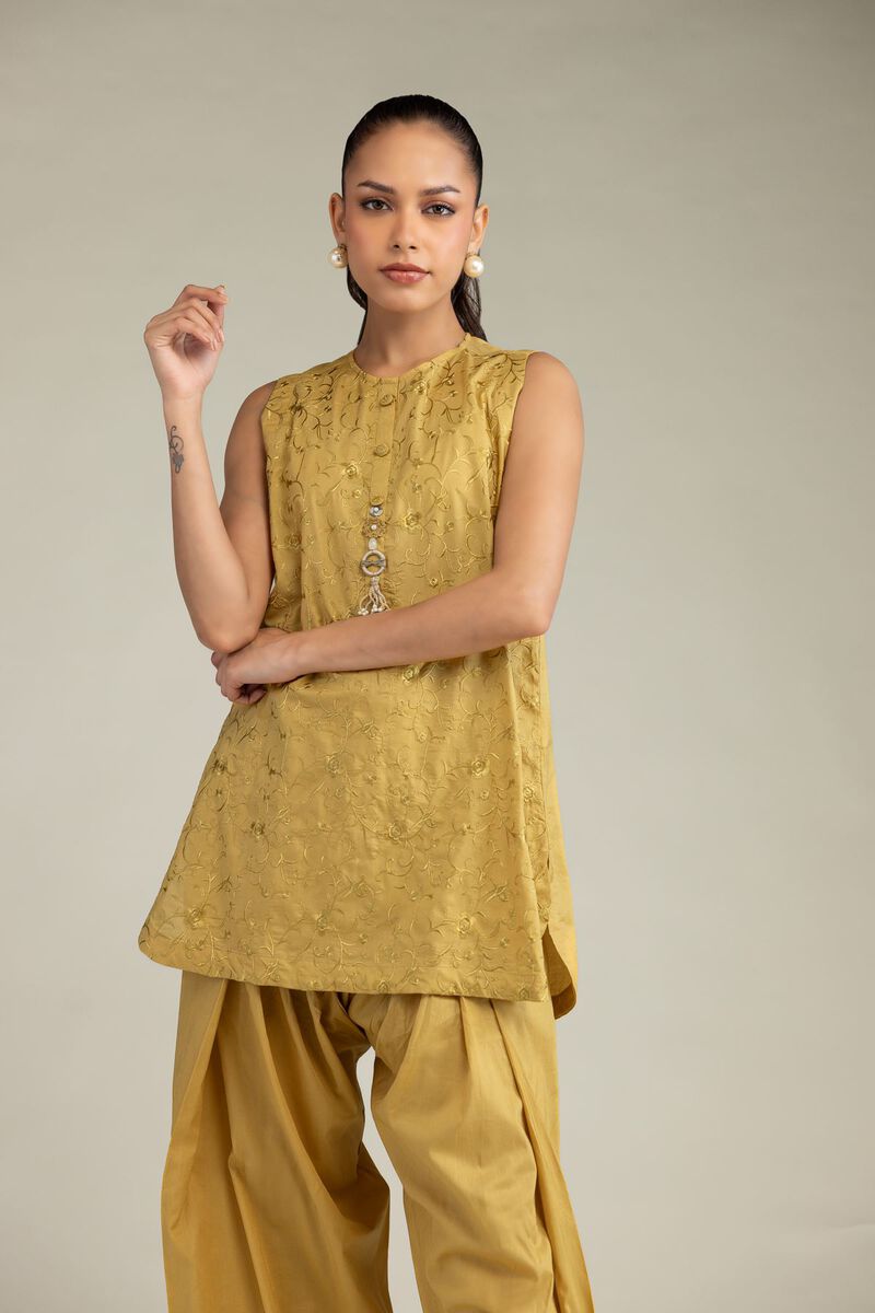 Floral Sleeveless Kurta