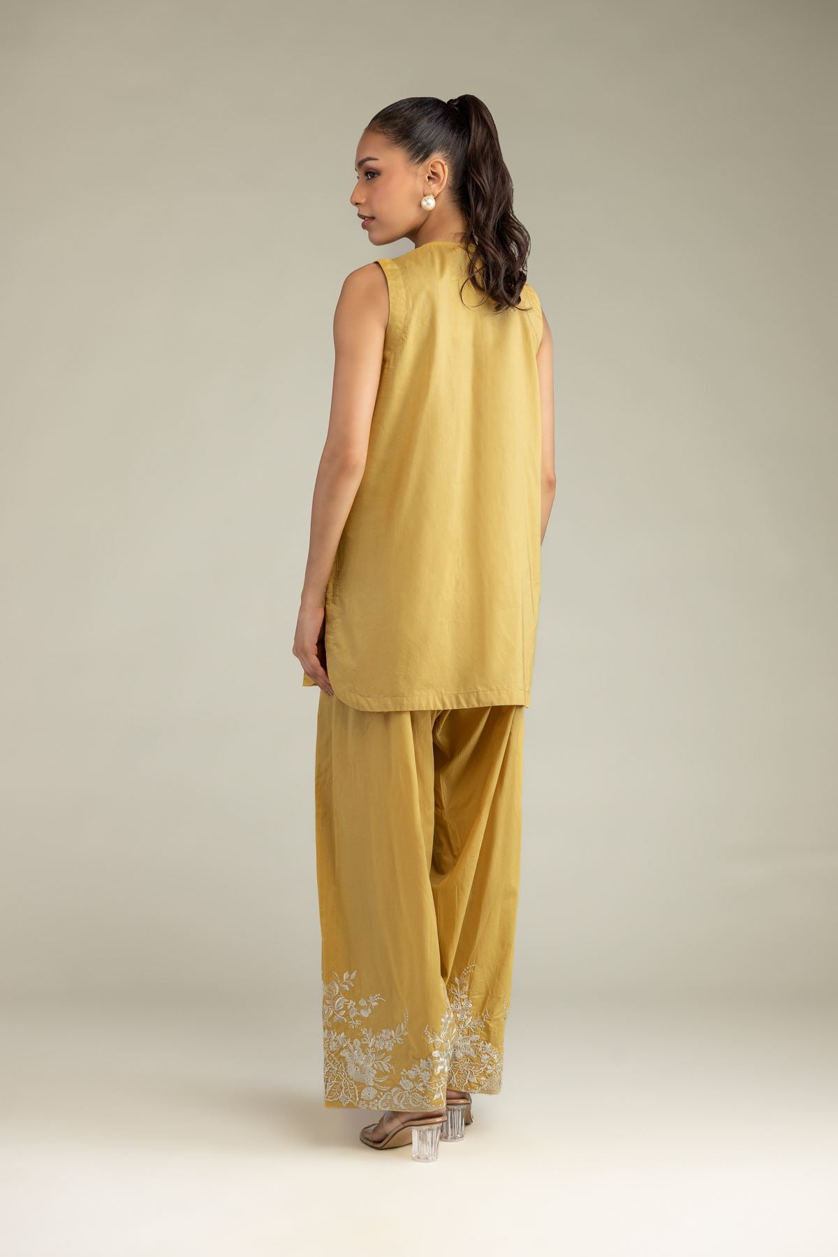 Floral Sleeveless Kurta