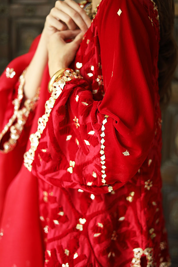 Nauratan | The Velvet Series - Scarlet