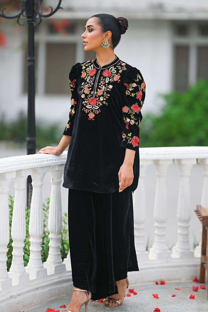 https://cdn.shopify.com/s/files/1/0588/3661/5221/products/1-SMcampaign-127.jpg?v=1694608544