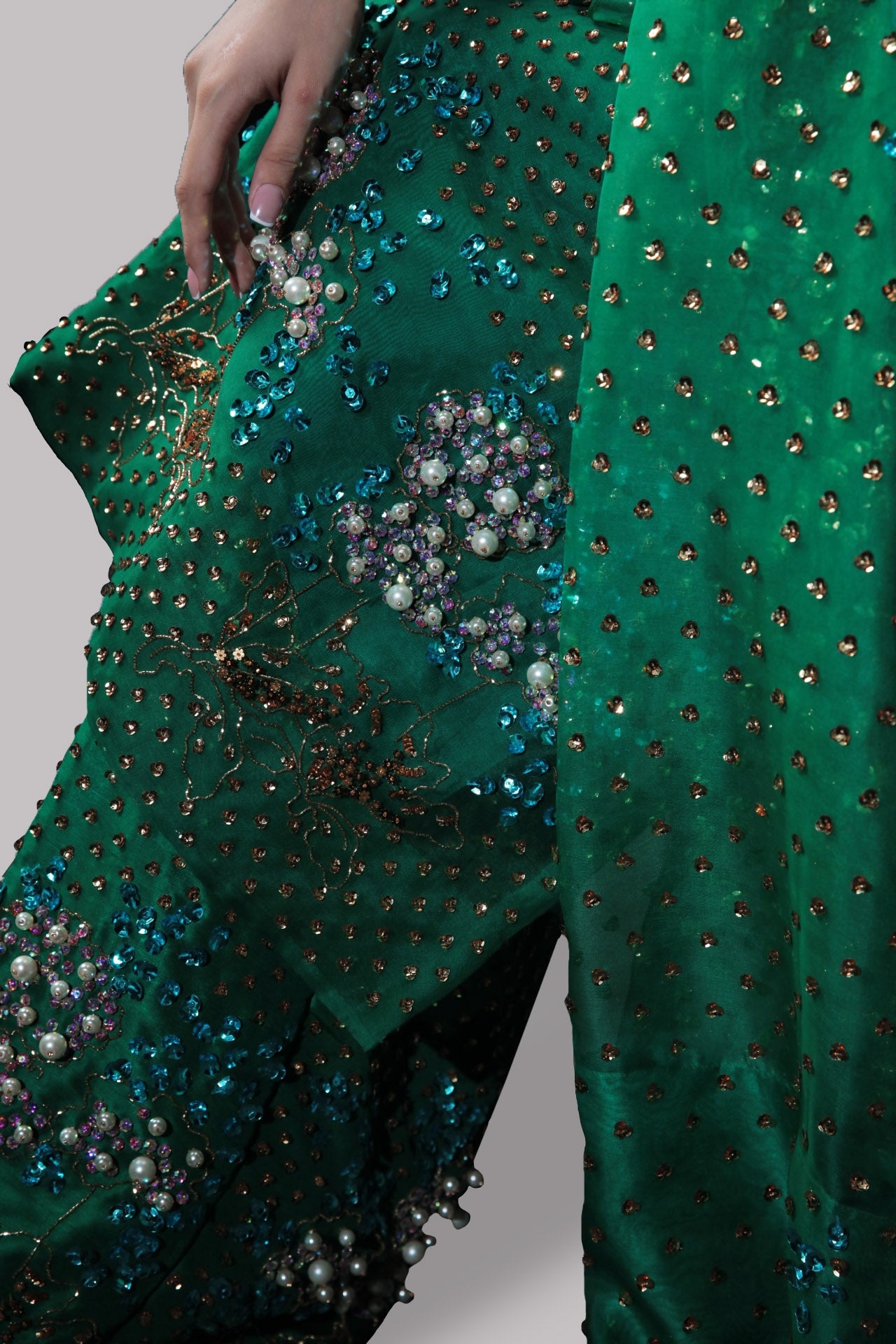 https://www.museluxe.com/wp-content/uploads/2025/02/1015934-4-emerald-green-organza-set_nru5yqqucm8hzqbb.jpg