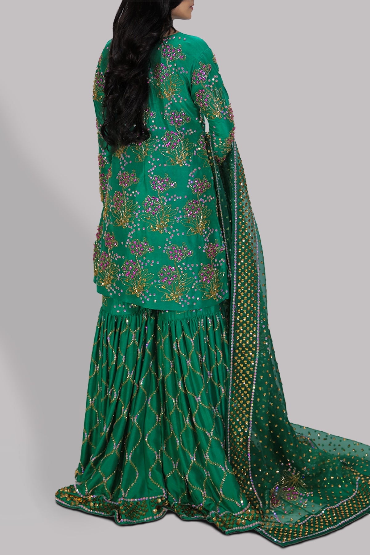 https://www.museluxe.com/wp-content/uploads/2025/02/1019096-03-emerald-green-organza-set_fgdhgy7tnbccmfmr.jpg
