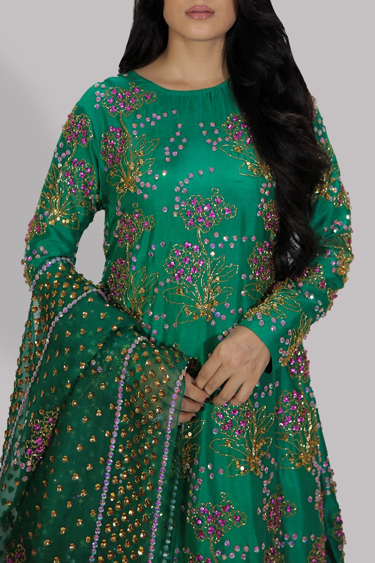 https://www.museluxe.com/wp-content/uploads/2025/02/1019096-04-emerald-green-organza-set_ob30jygbrj9aetfy.jpg