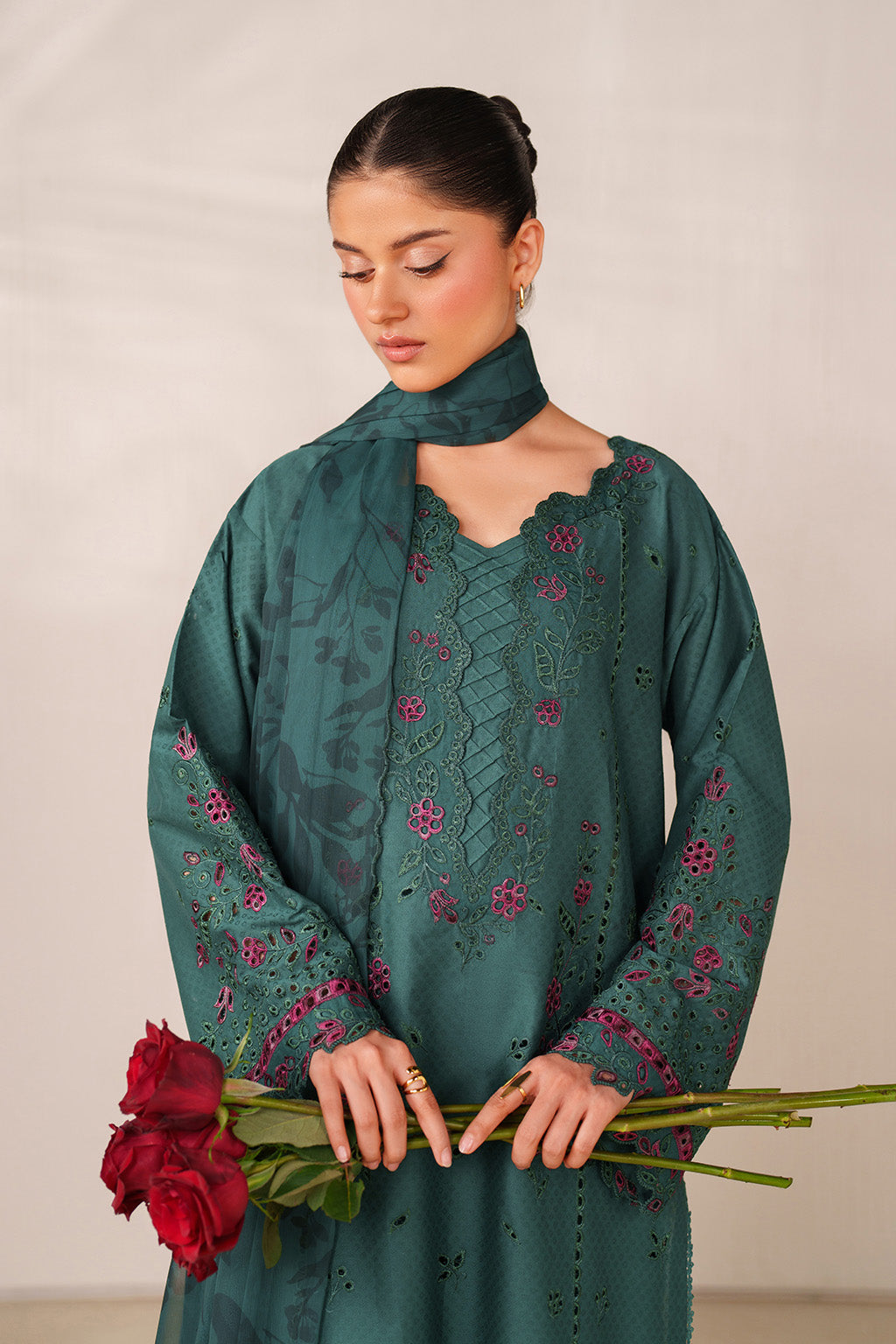 UE-626 Embroidered Lawn