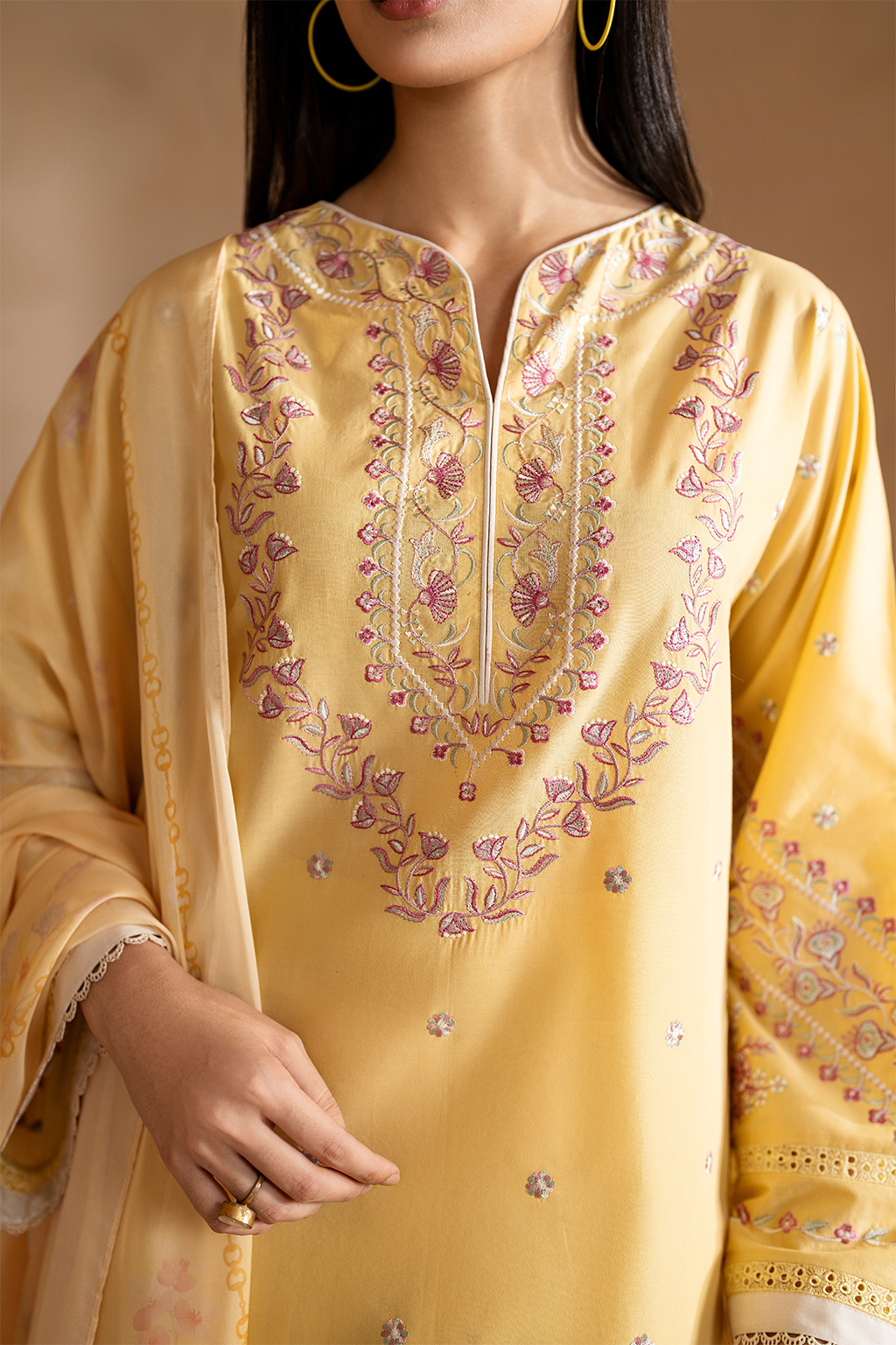 UE-473 Embroidered Lawn