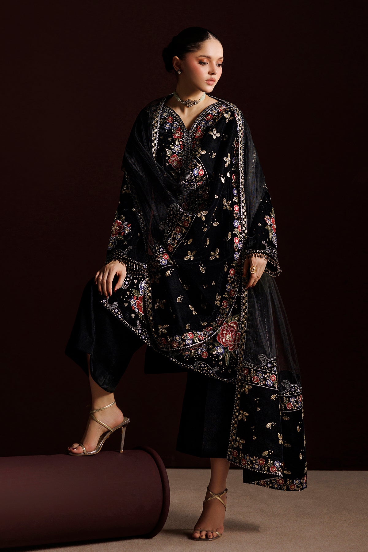 EMBROIDERED VELVET SF-4552