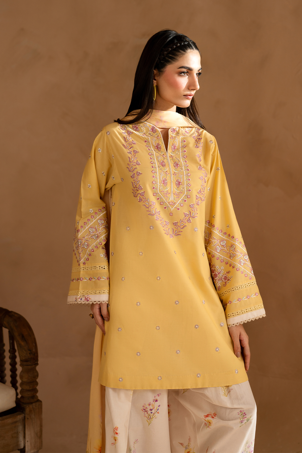 UE-473 Embroidered Lawn