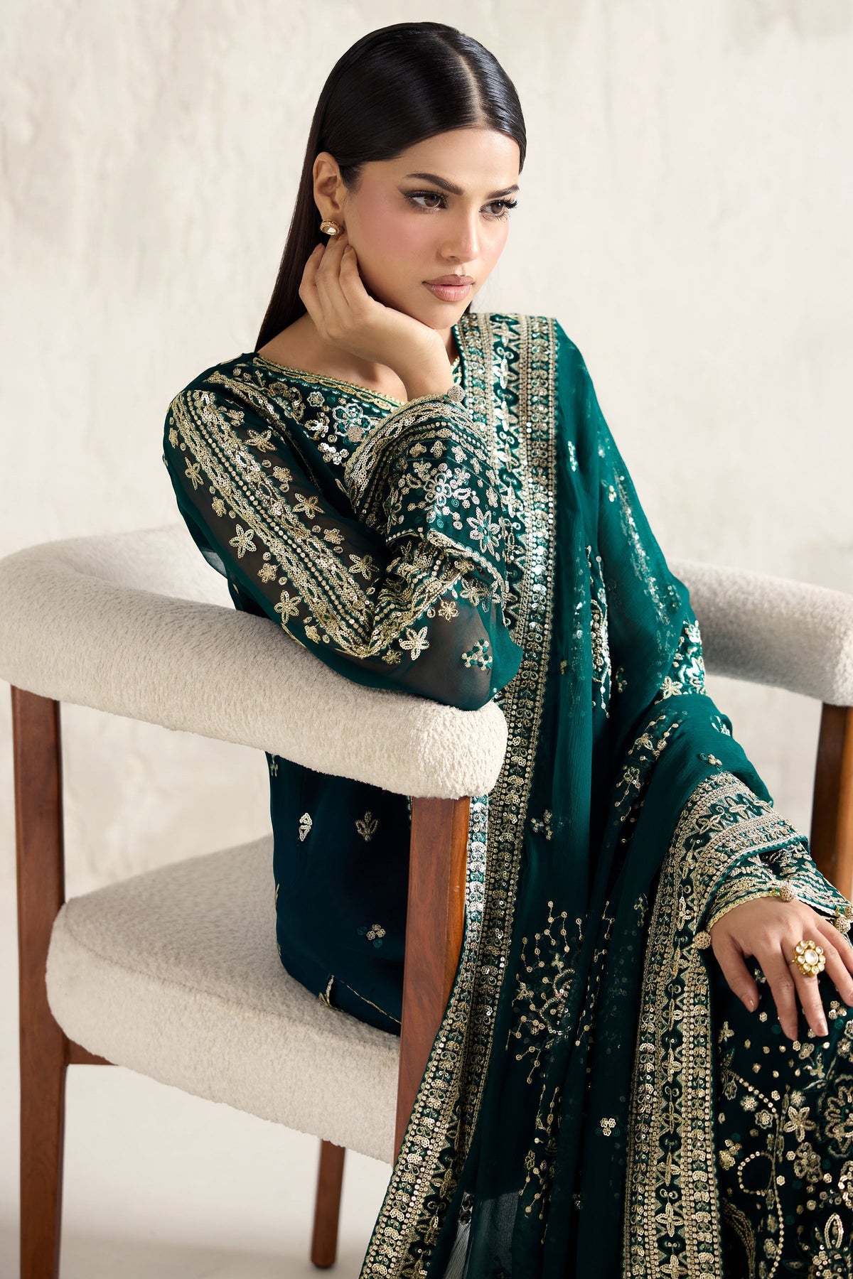 Farasha – Gold Radiance Style