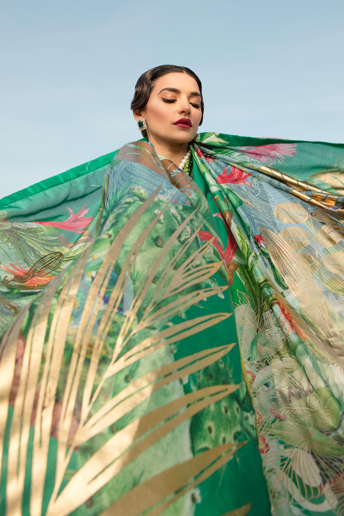 CUTWORK ROMANCE - EMERALD