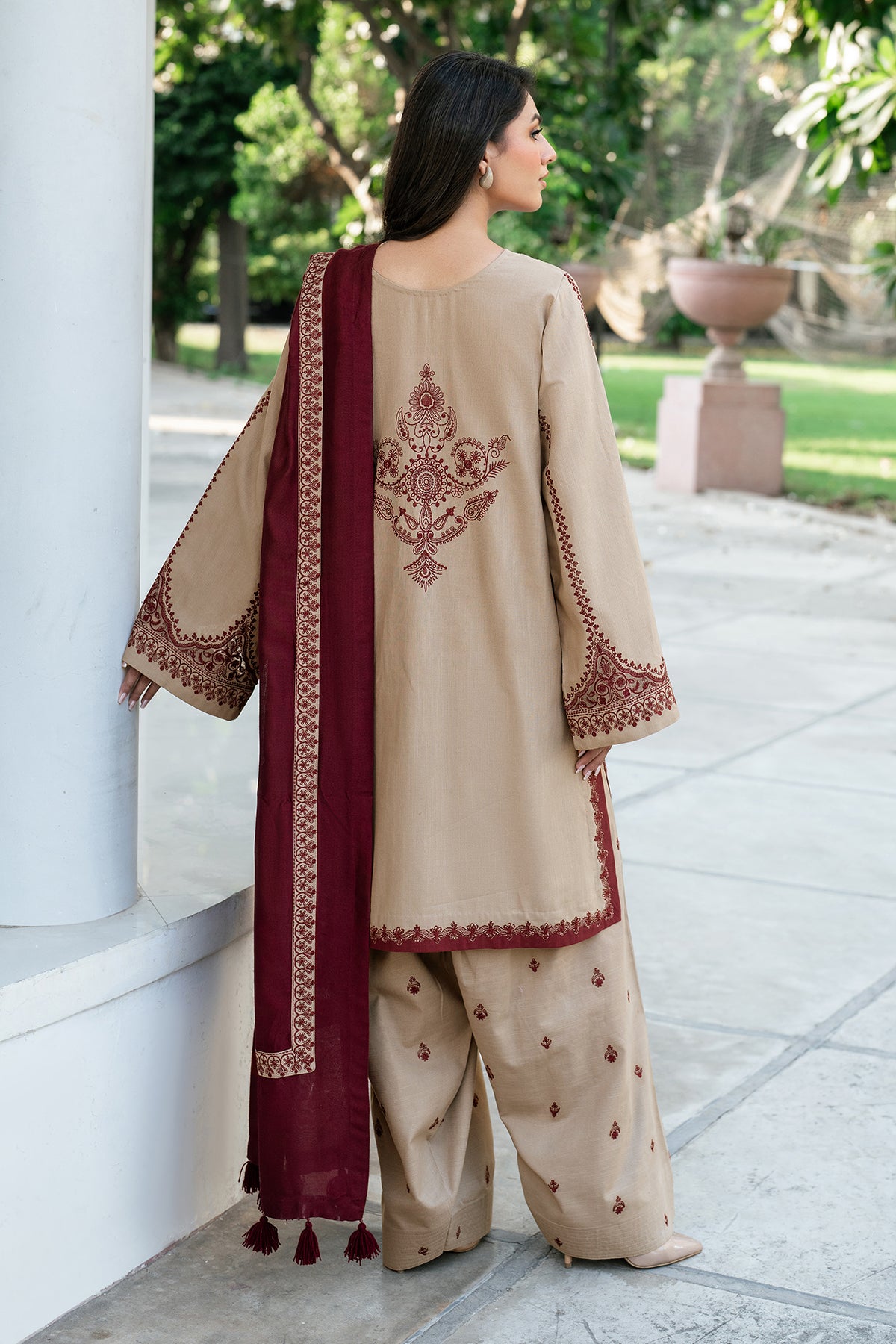 EMBROIDERED KHADDAR UF-4003
