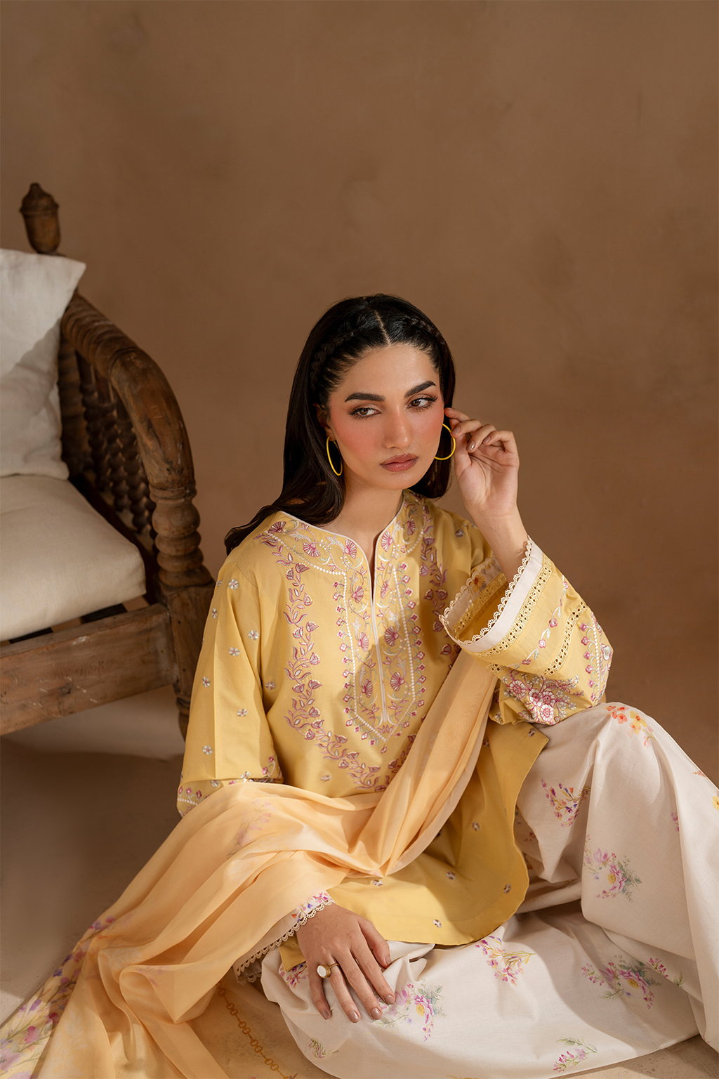 UE-473 Embroidered Lawn