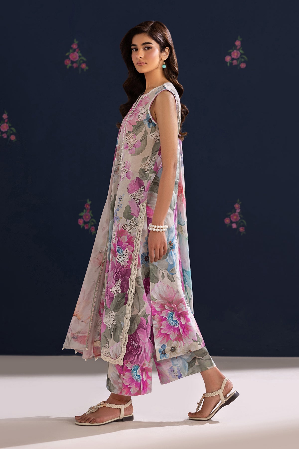 Embroidered Lawn Uf-4458