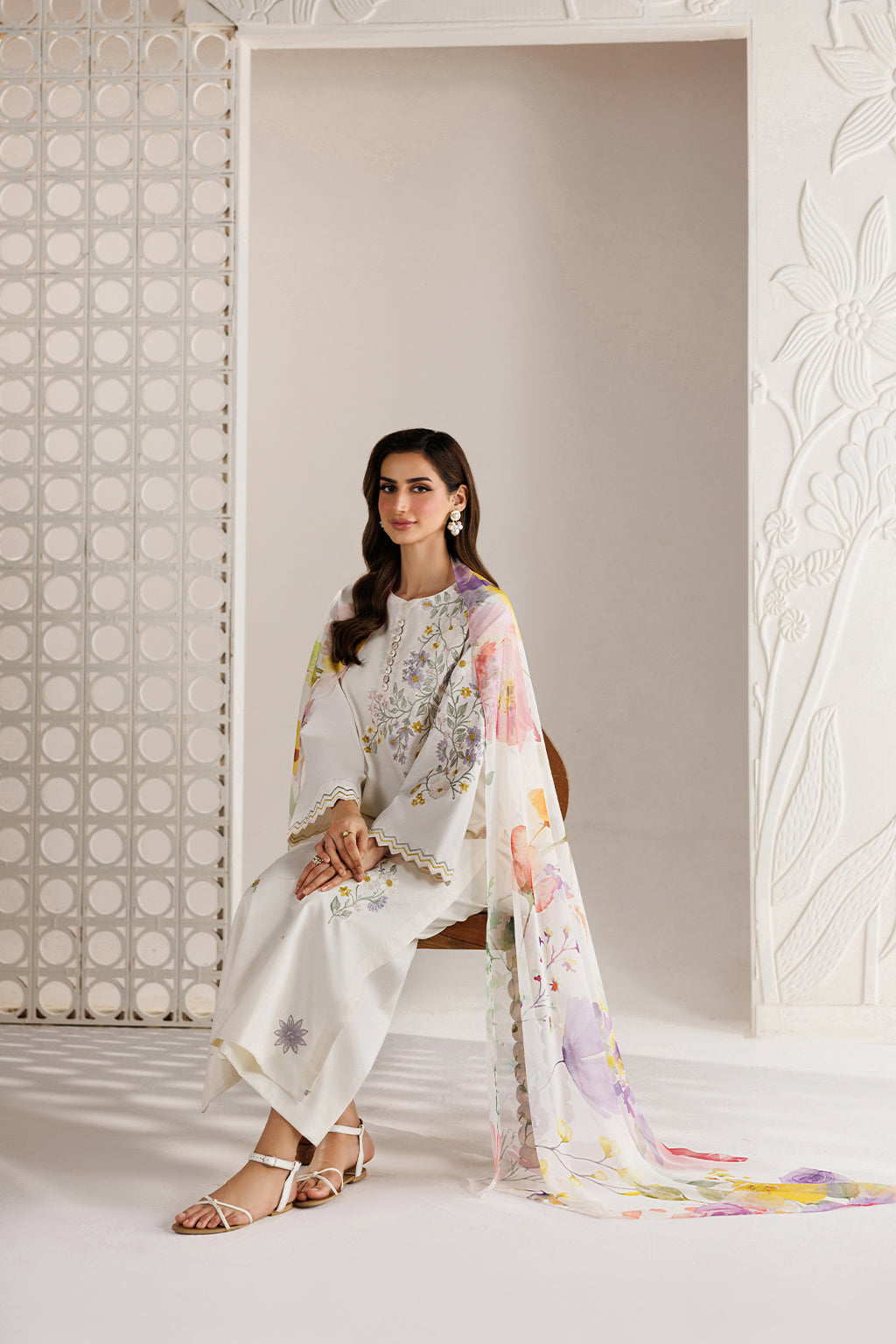 UE-683 Embroidered Lawn