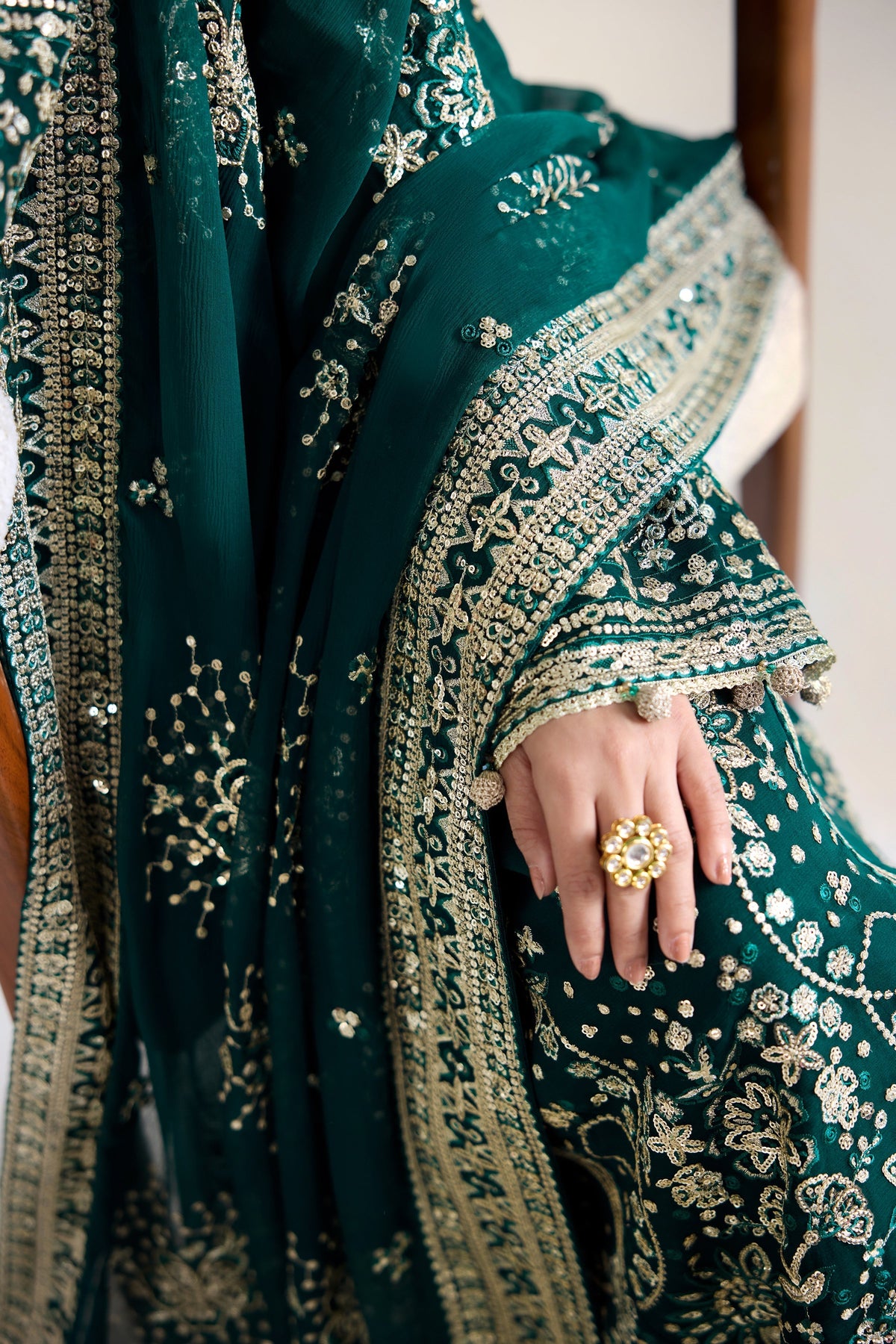 Farasha – Gold Radiance Style
