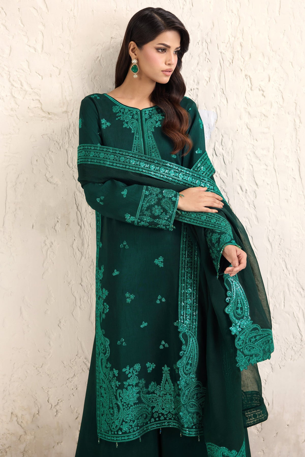Farasha – Emerald Luxe Style