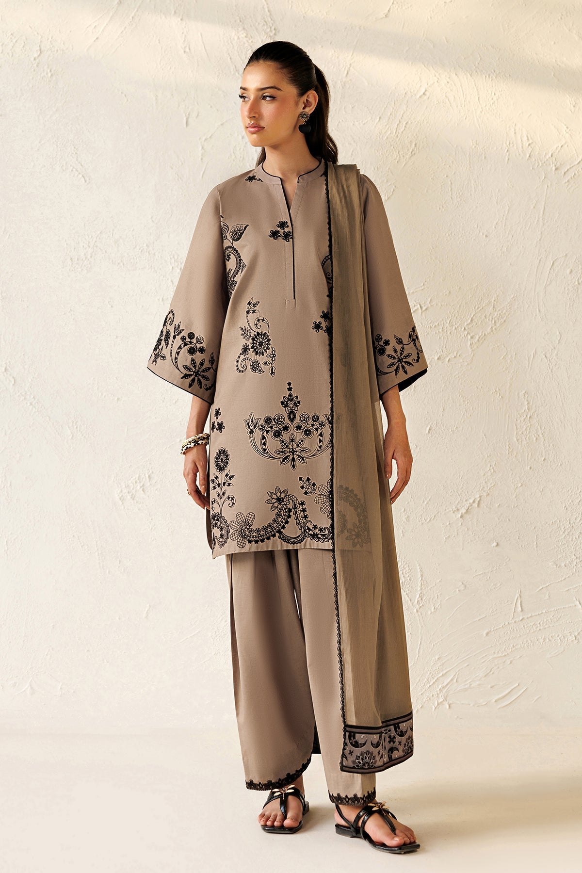 EMBROIDERED LAWN UF-4477