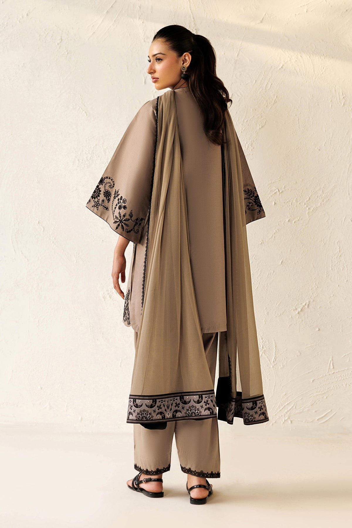 EMBROIDERED LAWN UF-4477